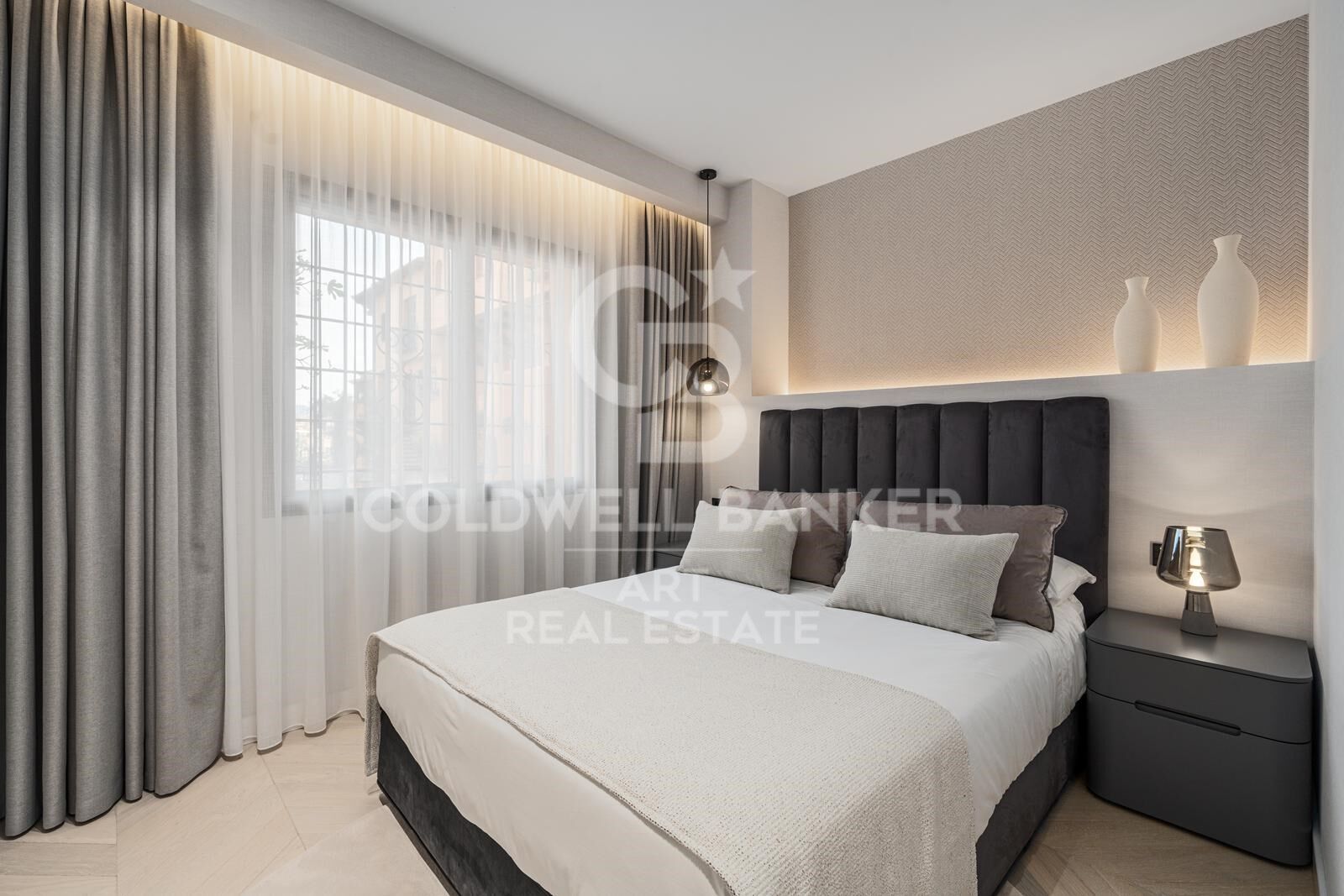 Stylish 4 bedroom flat with panoramic views in Les Belvederes, Nueva Andalucía