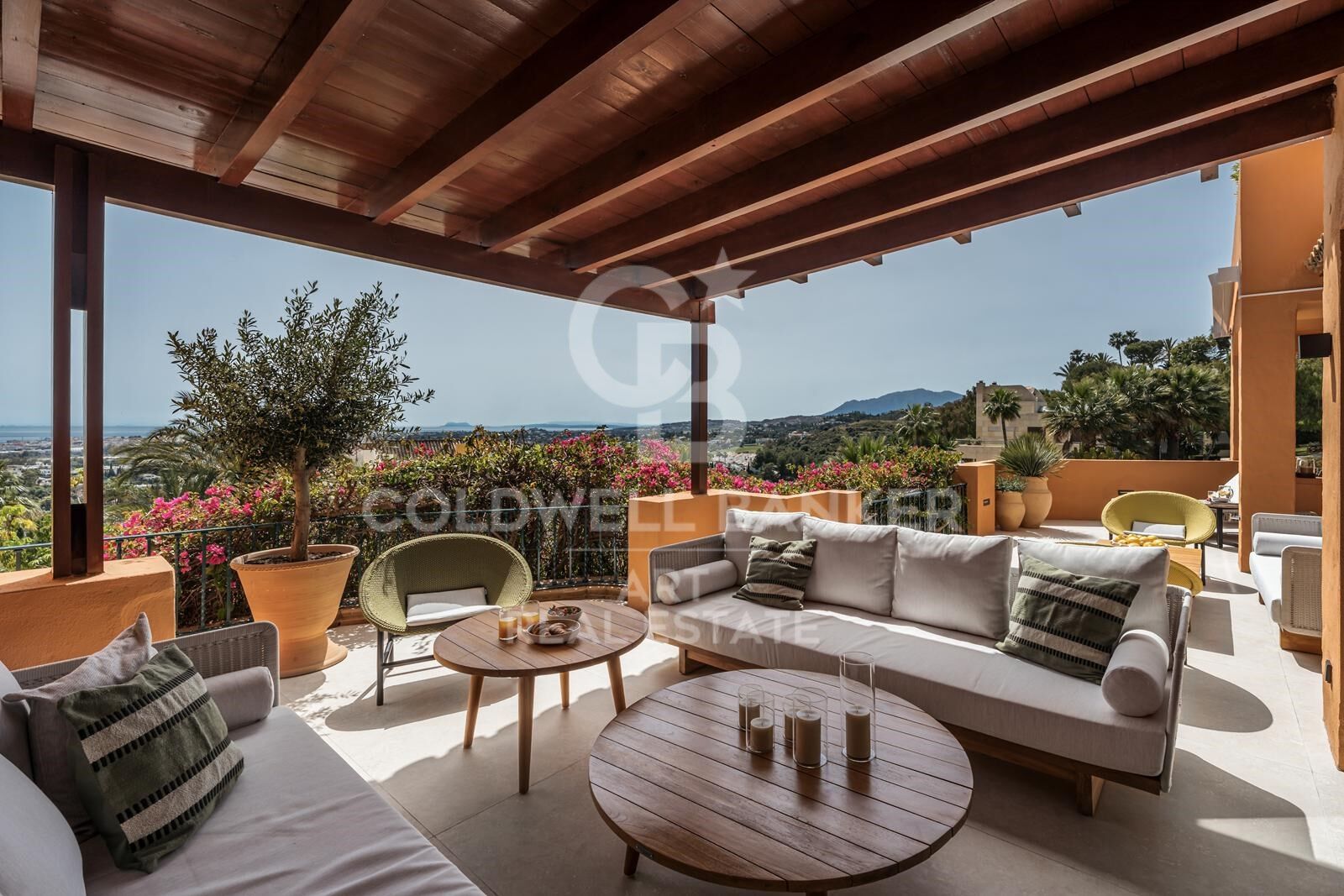 Stilvolles 4-Schlafzimmer-Apartment mit Panoramablick in Les Belvederes, Nueva Andalucía