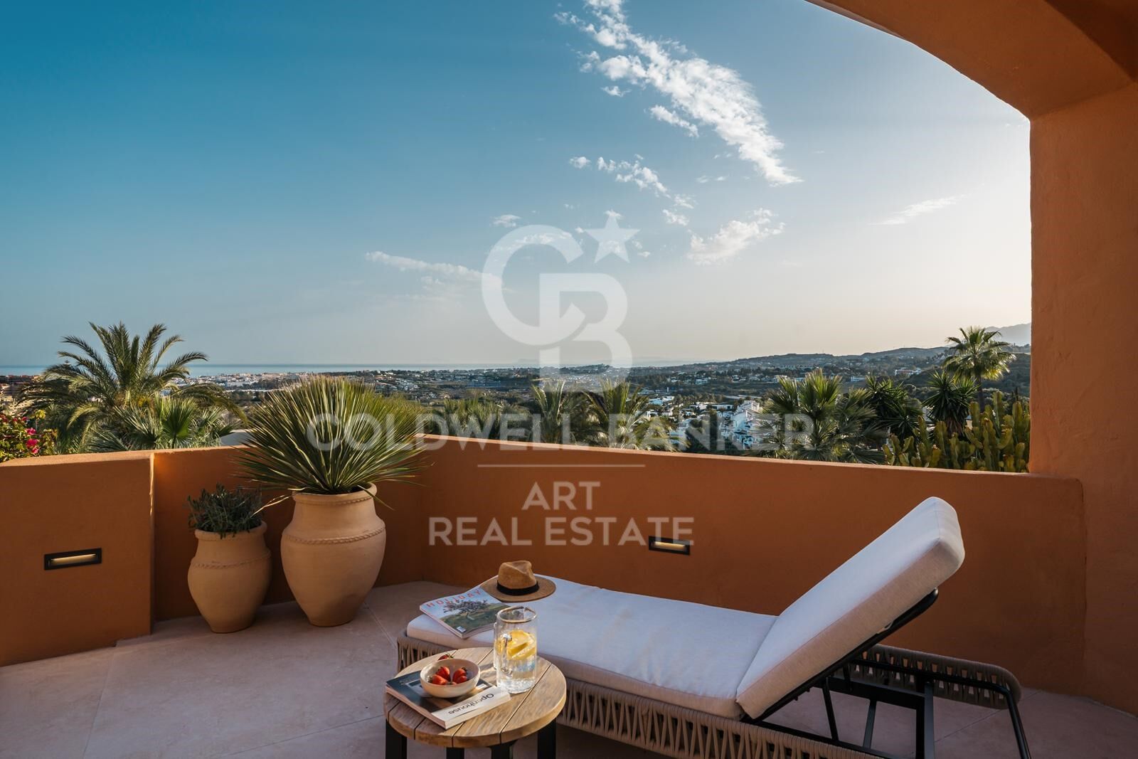 Stilvolles 4-Schlafzimmer-Apartment mit Panoramablick in Les Belvederes, Nueva Andalucía