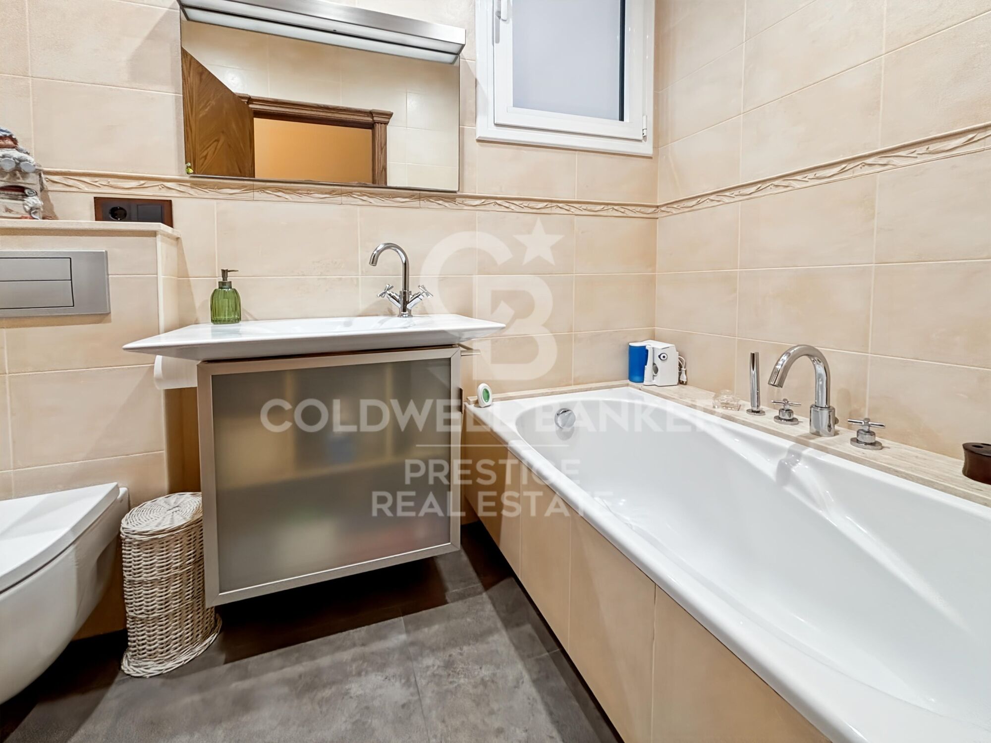 Apartment in Eixample Left with 100m² Terrace in a Classical Building,Barcelona