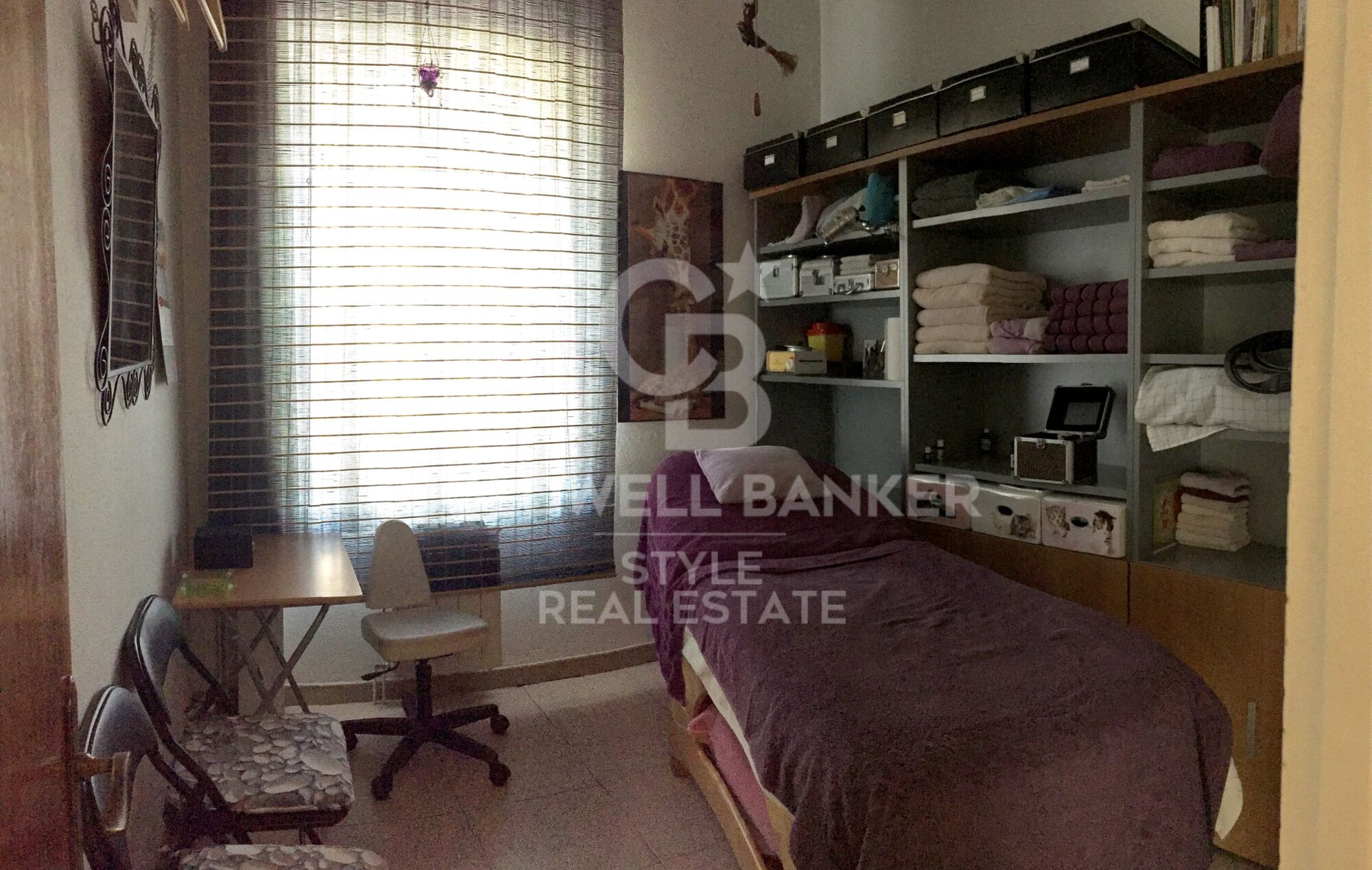 Spacious corner house in Ca N'Aurell, next to the Parc de Sant Jordi