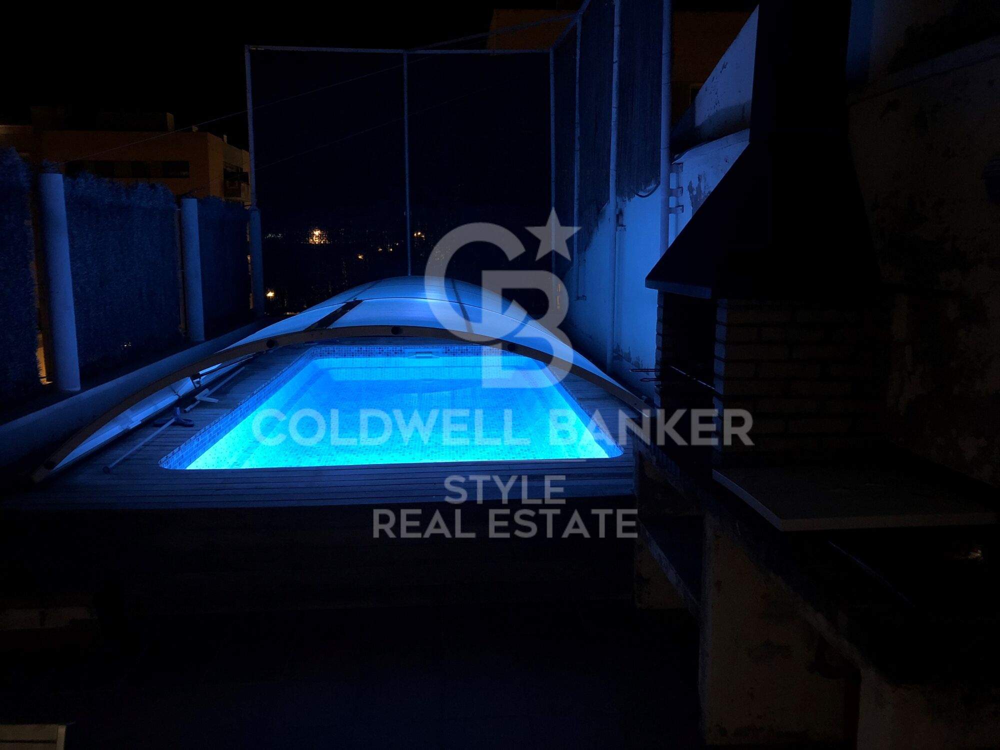 Spacious corner house in Ca N'Aurell, next to the Parc de Sant Jordi