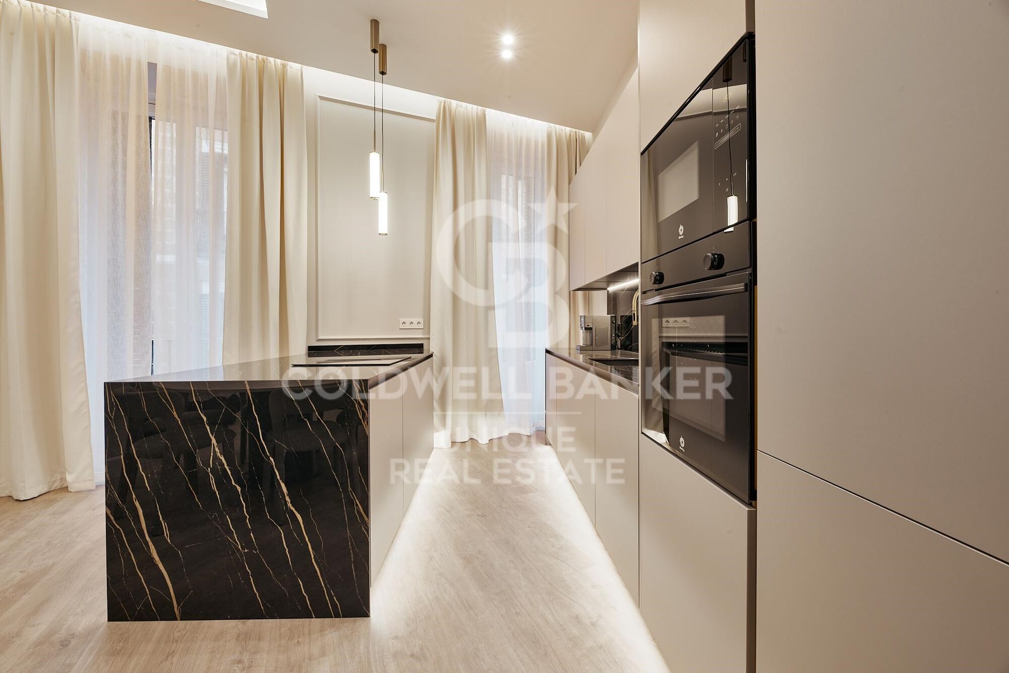 Appartement flambant neuf de 3 chambres et 4 balcons à Malasaña, Madrid