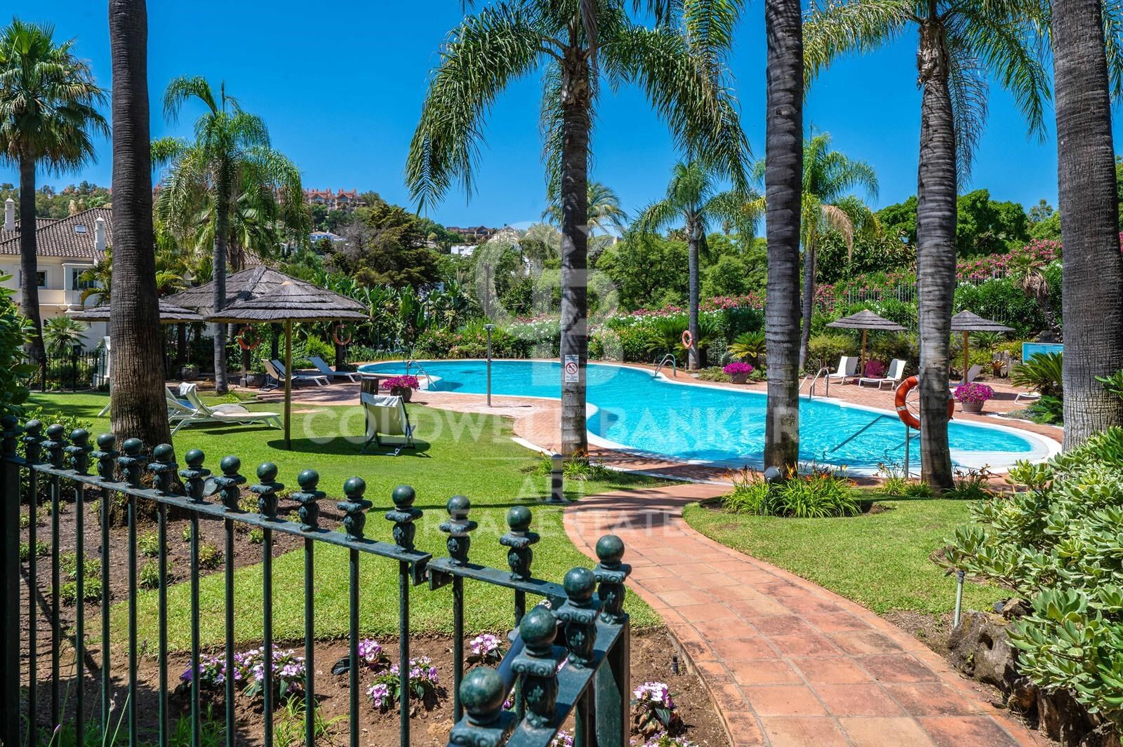 Élégant penthouse en duplex à Las Alamandas, Nueva Andalucía, Marbella