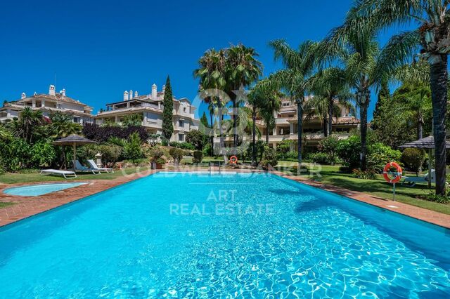 Élégant penthouse en duplex à Las Alamandas, Nueva Andalucía, Marbella