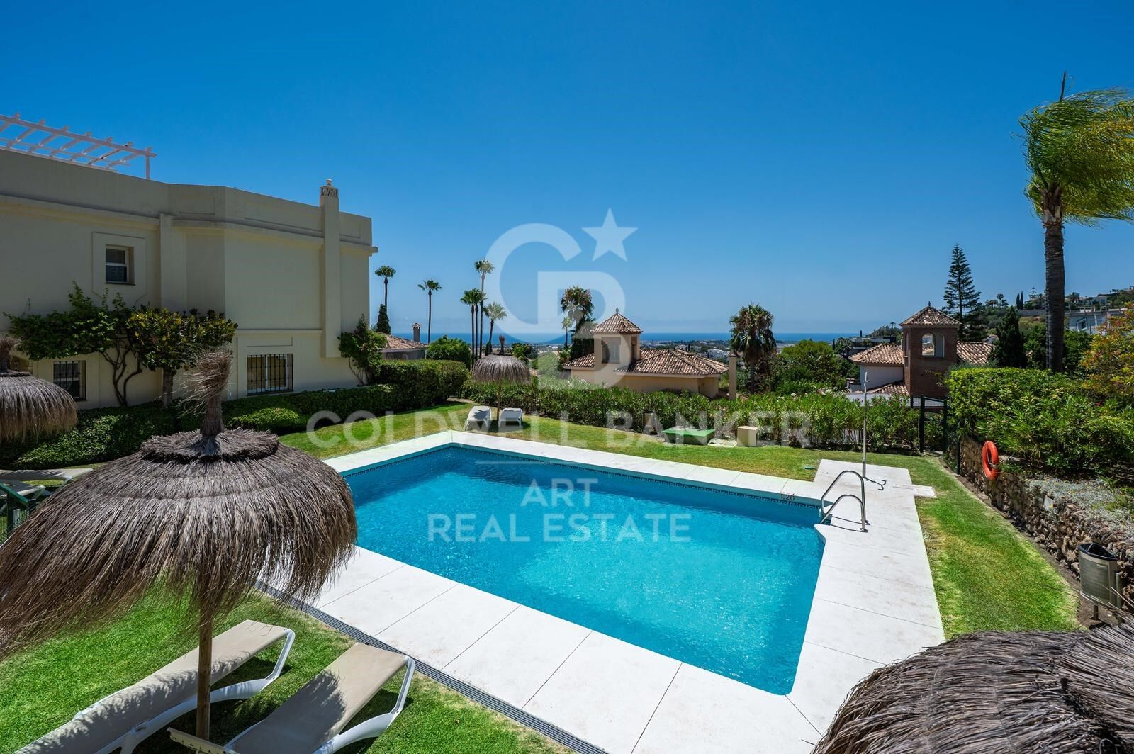 Maison mitoyenne élégante avec détails de luxe et vues panoramiques à La Quinta, Benahavís
