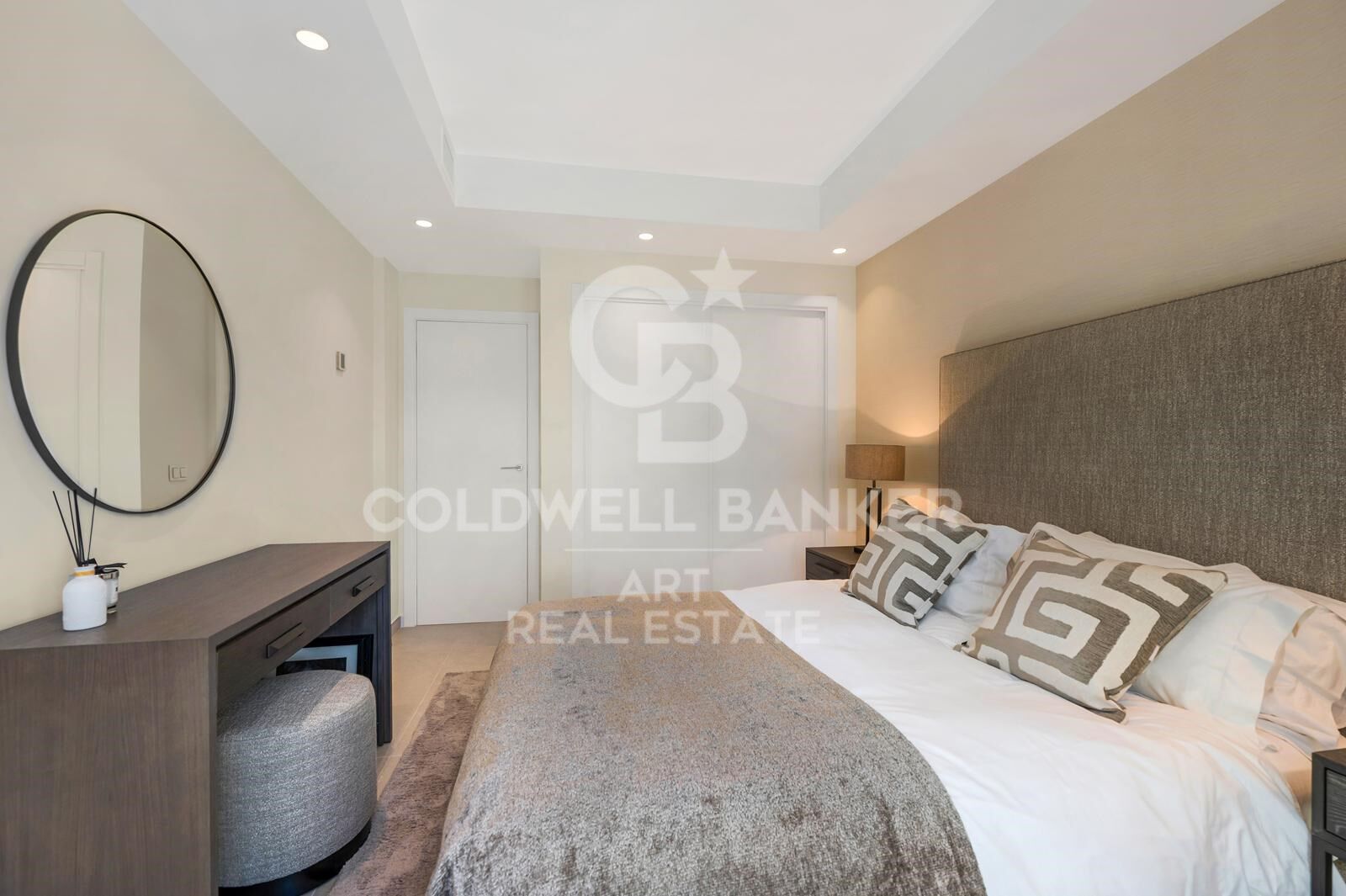 Stilvolles Reihenhaus mit Luxusdetails und Panoramablick in La Quinta, Benahavís