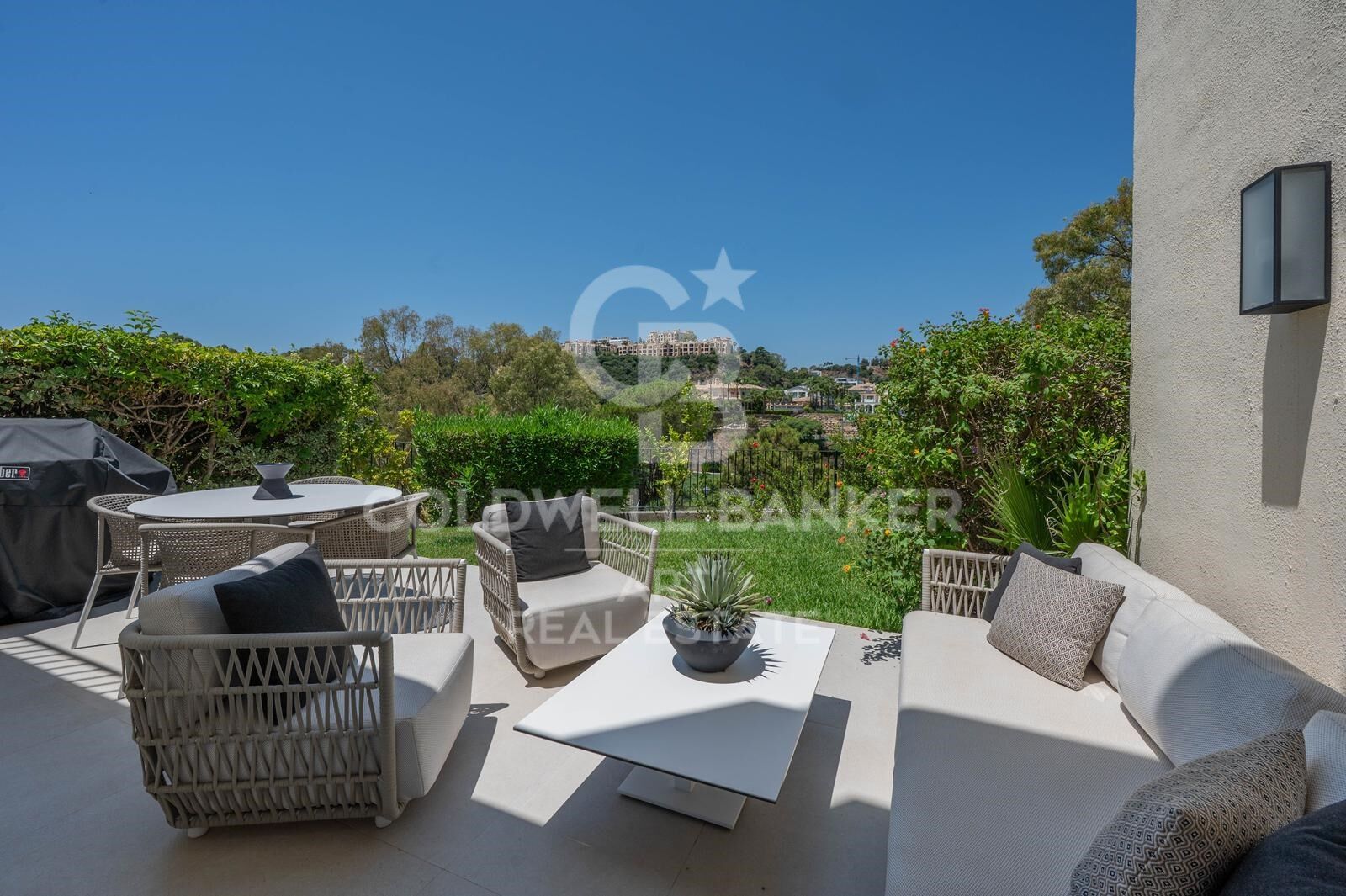 Maison mitoyenne élégante avec détails de luxe et vues panoramiques à La Quinta, Benahavís