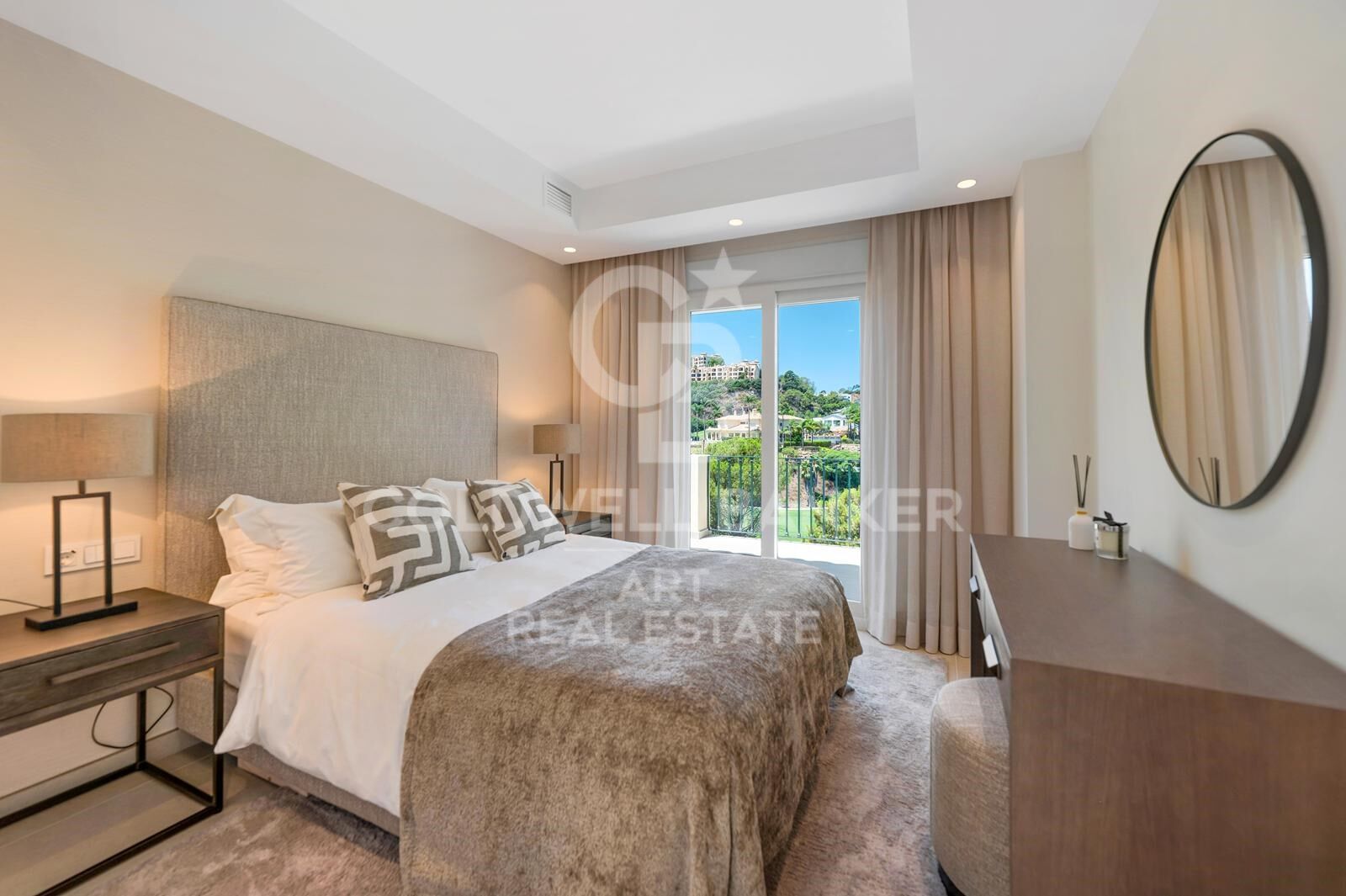 Maison mitoyenne élégante avec détails de luxe et vues panoramiques à La Quinta, Benahavís