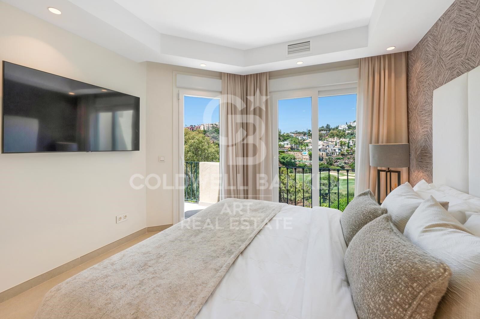 Maison mitoyenne élégante avec détails de luxe et vues panoramiques à La Quinta, Benahavís