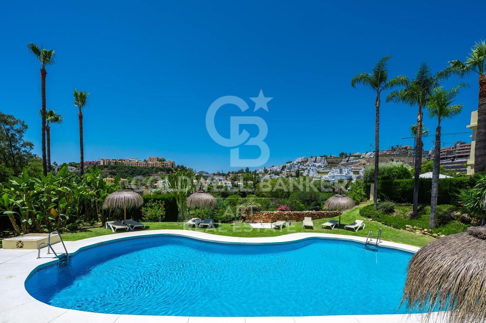Elegante Adosado con toques de lujo y vistas panorámicas en La Quinta, Benahavís