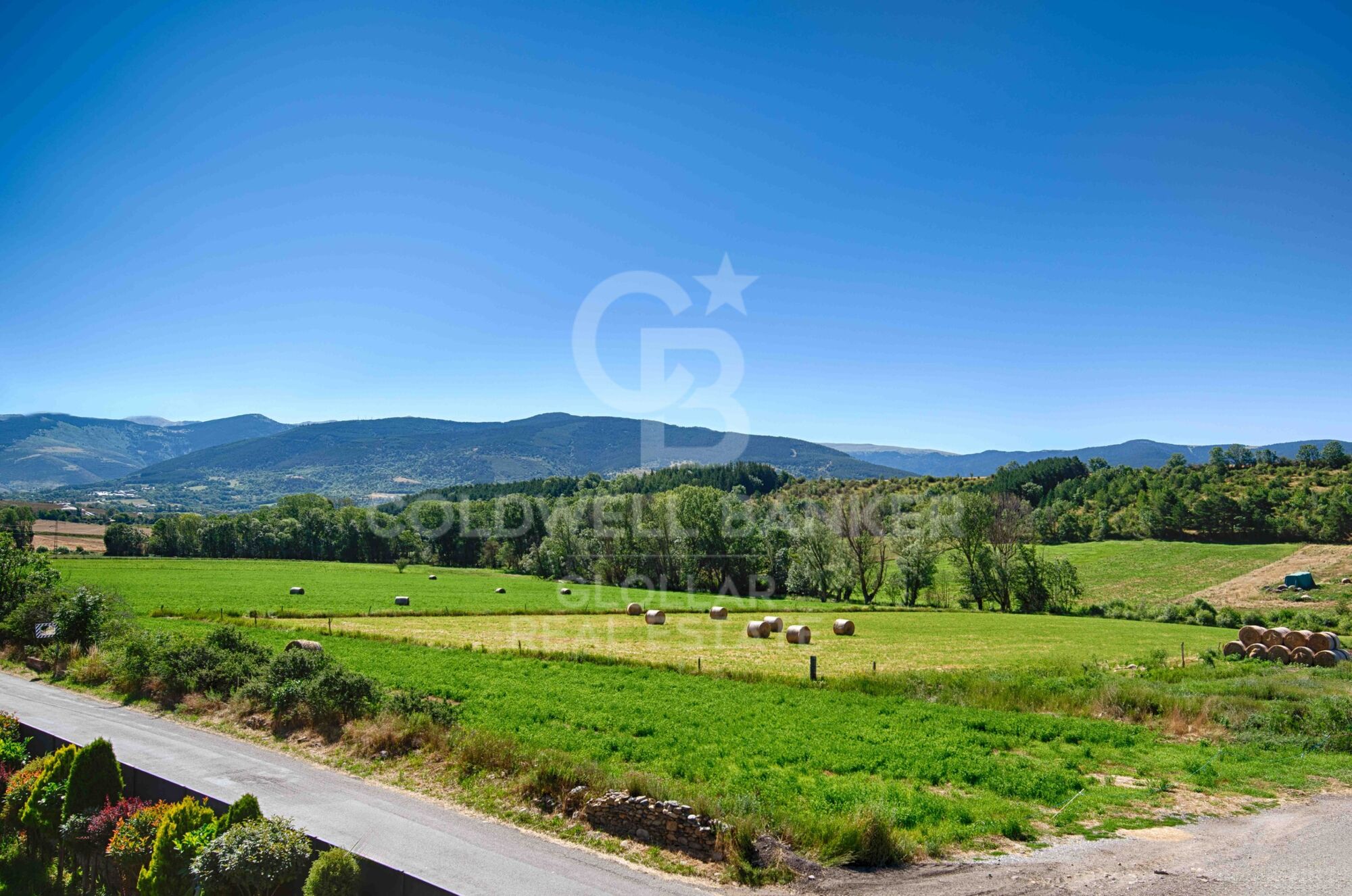 Casa de pueblo con encanto rústico y moderno en Caldégas