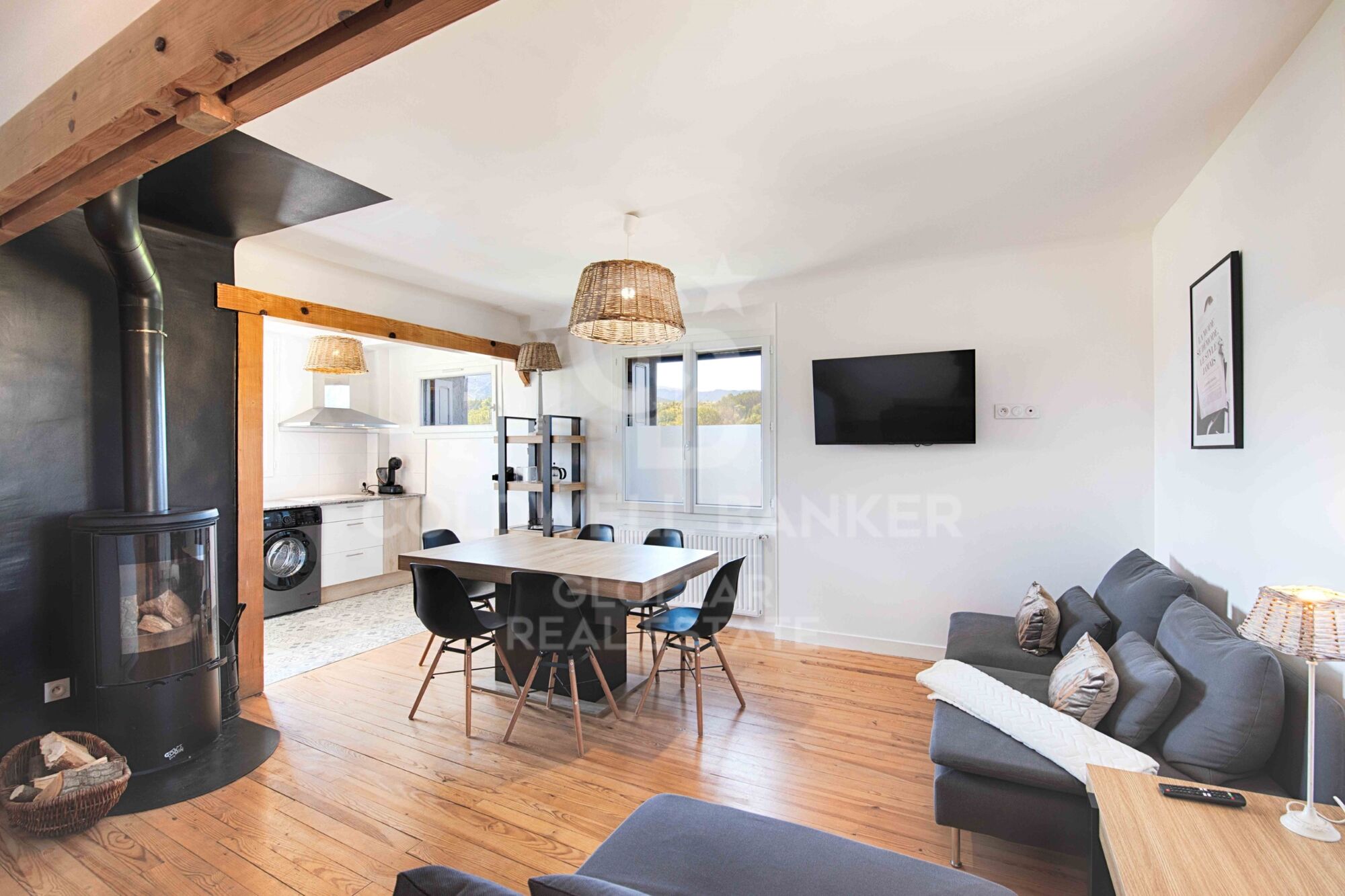 Casa de pueblo con encanto rústico y moderno en Caldégas