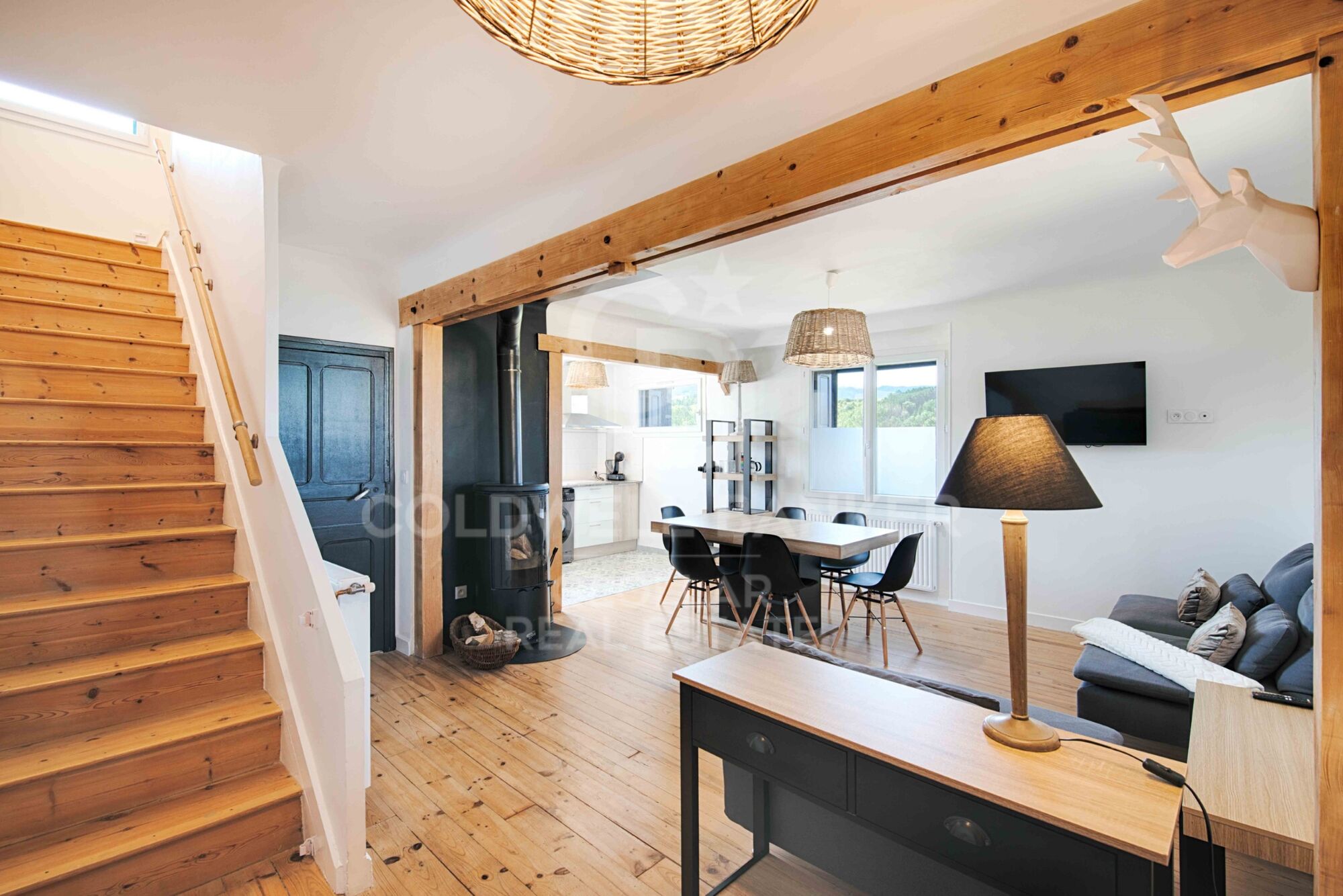 Maison de village au charme rustique et moderne à Caldégas