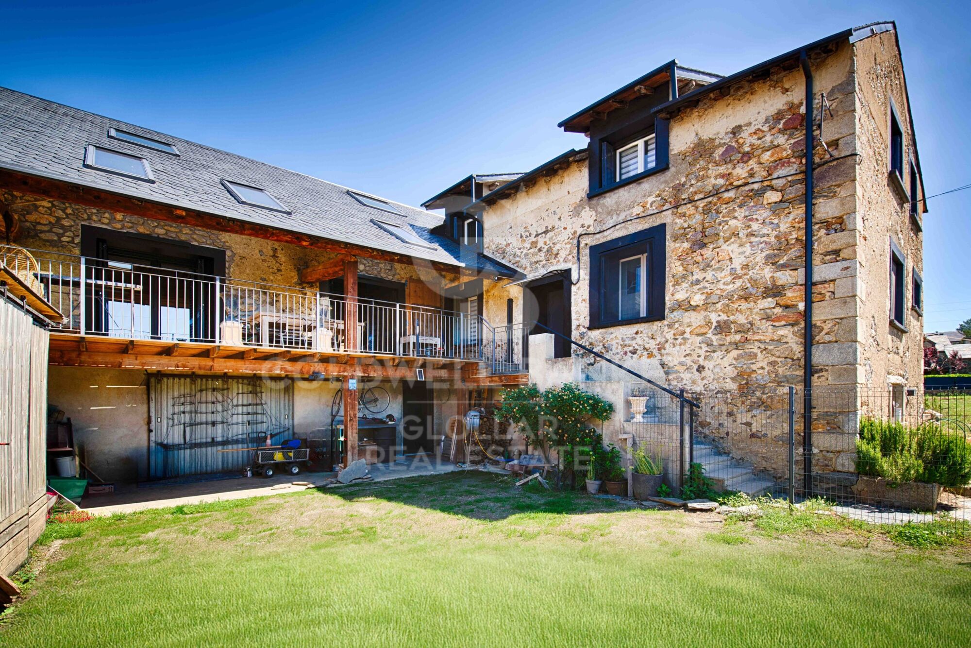 Charming rustic and modern townhouse in Caldégas