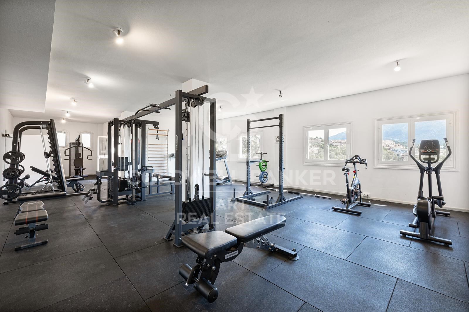 Elegantes Penthouse mit Panoramameerblick in Nueva Andalucía, Marbella