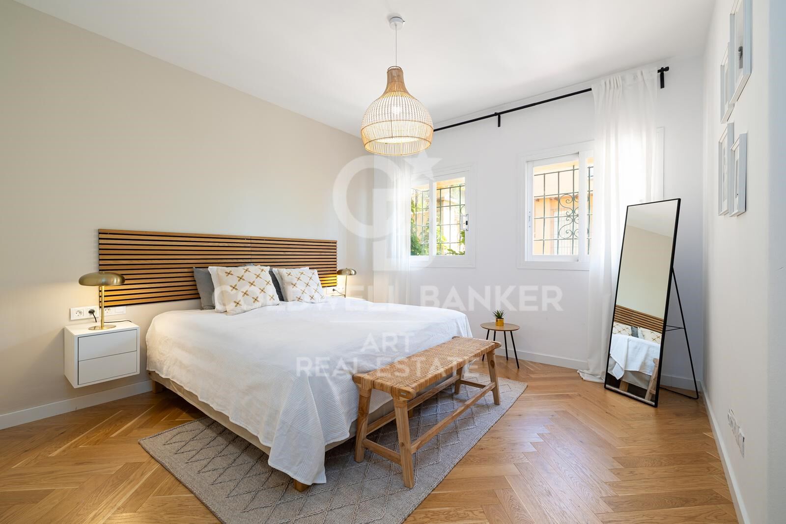 Elegante ático con vistas panorámicas al mar en Nueva Andalucía, Marbella