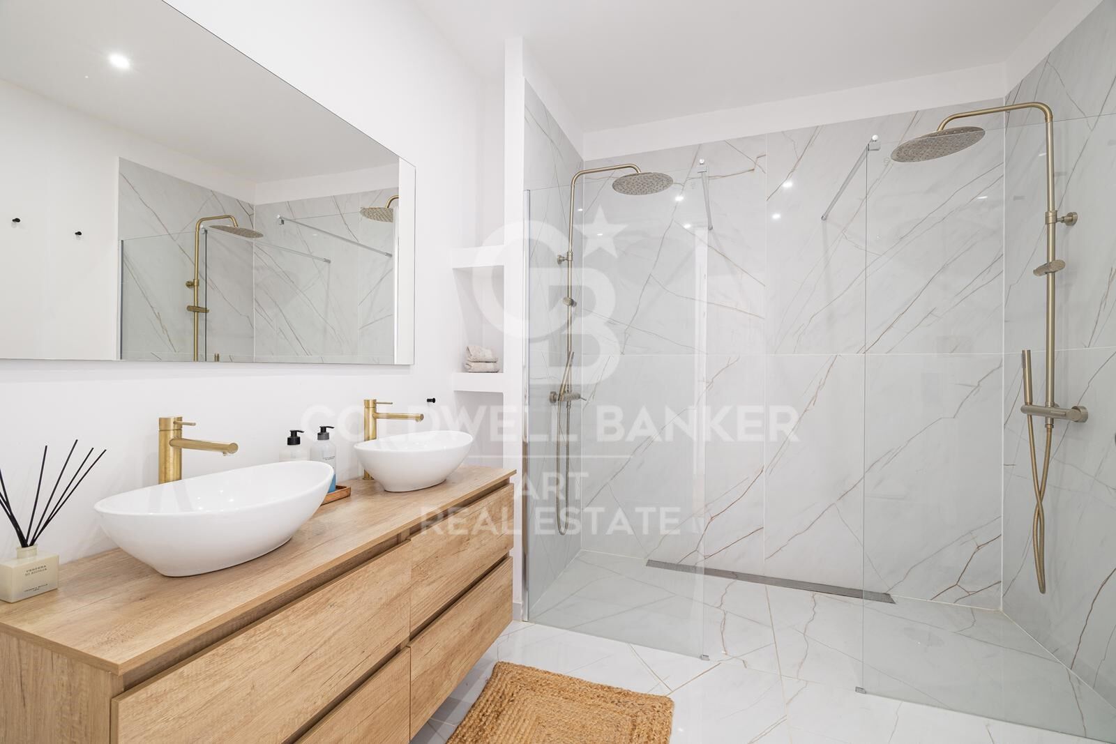 Elegante ático con vistas panorámicas al mar en Nueva Andalucía, Marbella