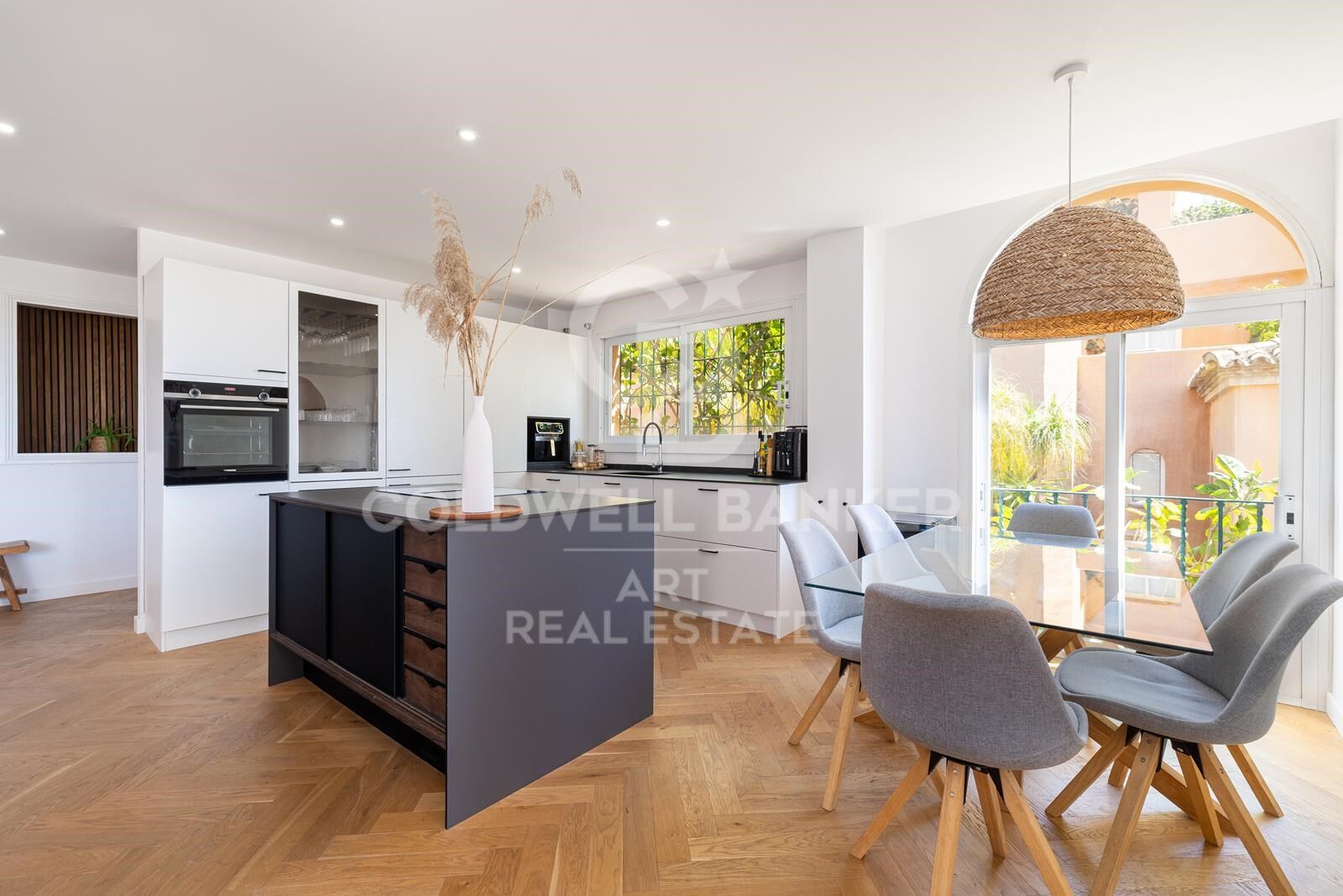 Penthouse élégant avec vue panoramique sur la mer à Nueva Andalucía, Marbella