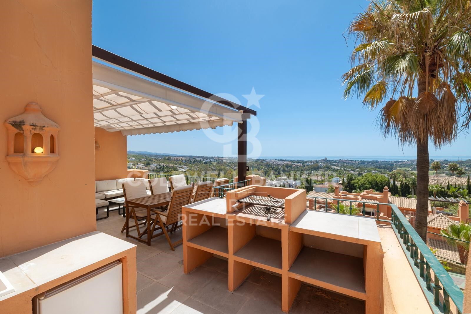 Penthouse élégant avec vue panoramique sur la mer à Nueva Andalucía, Marbella