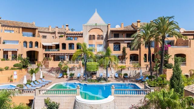 Penthouse élégant avec vue panoramique sur la mer à Nueva Andalucía, Marbella