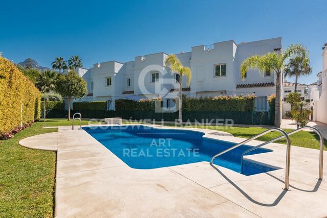 Modern townhouse walking distance to Puerto Banús, Marbella