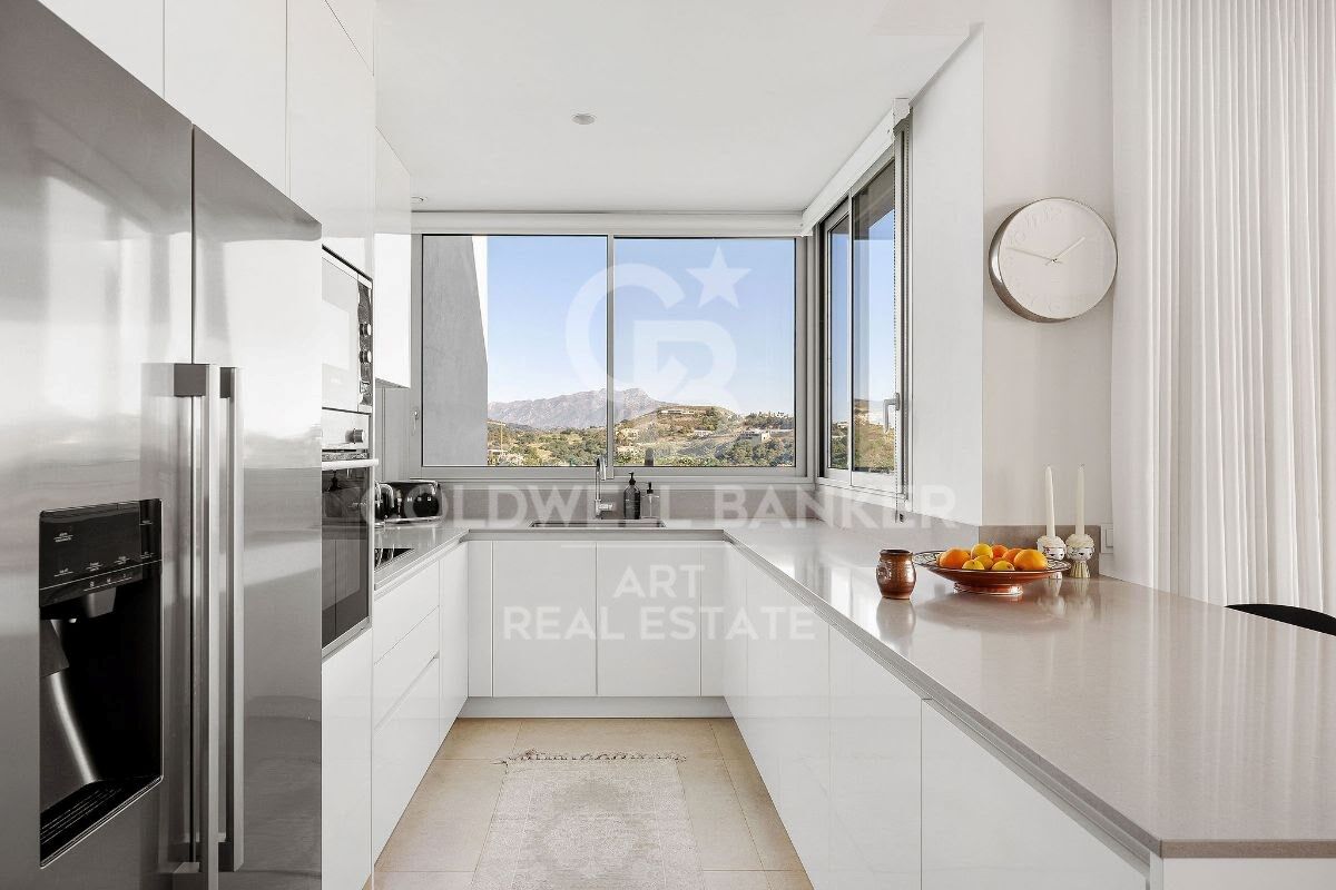 Exceptional corner garden duplex in Marbella Club Hills, Benahavís, Costa del Sol