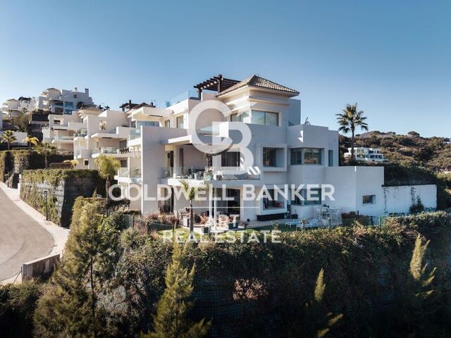 Duplex de jardin d'angle exceptionnel à Marbella Club Hills, Benahavís, Costa del Sol