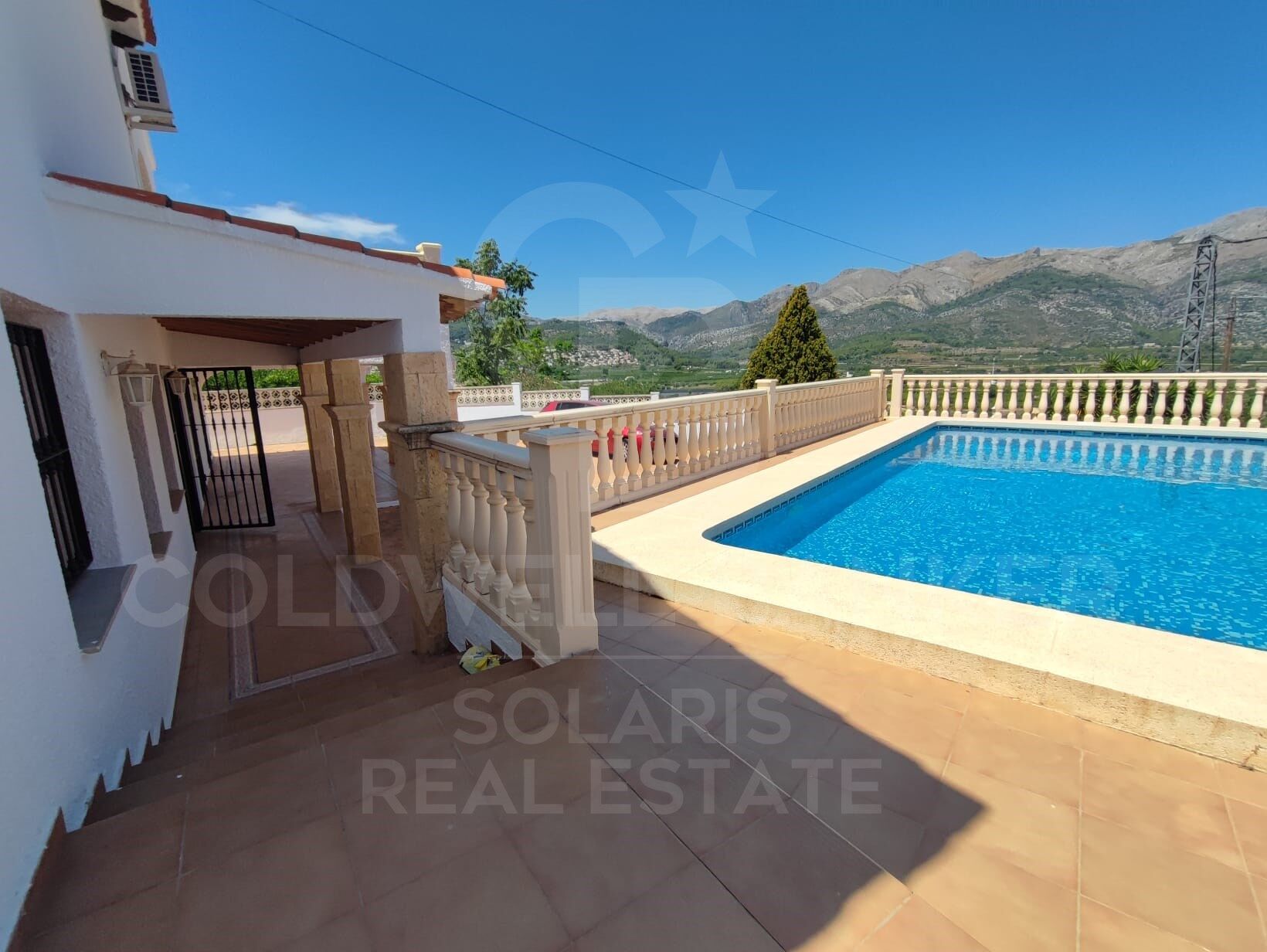 Exclusiva finca en Orba con vistas al mar y a la montaña