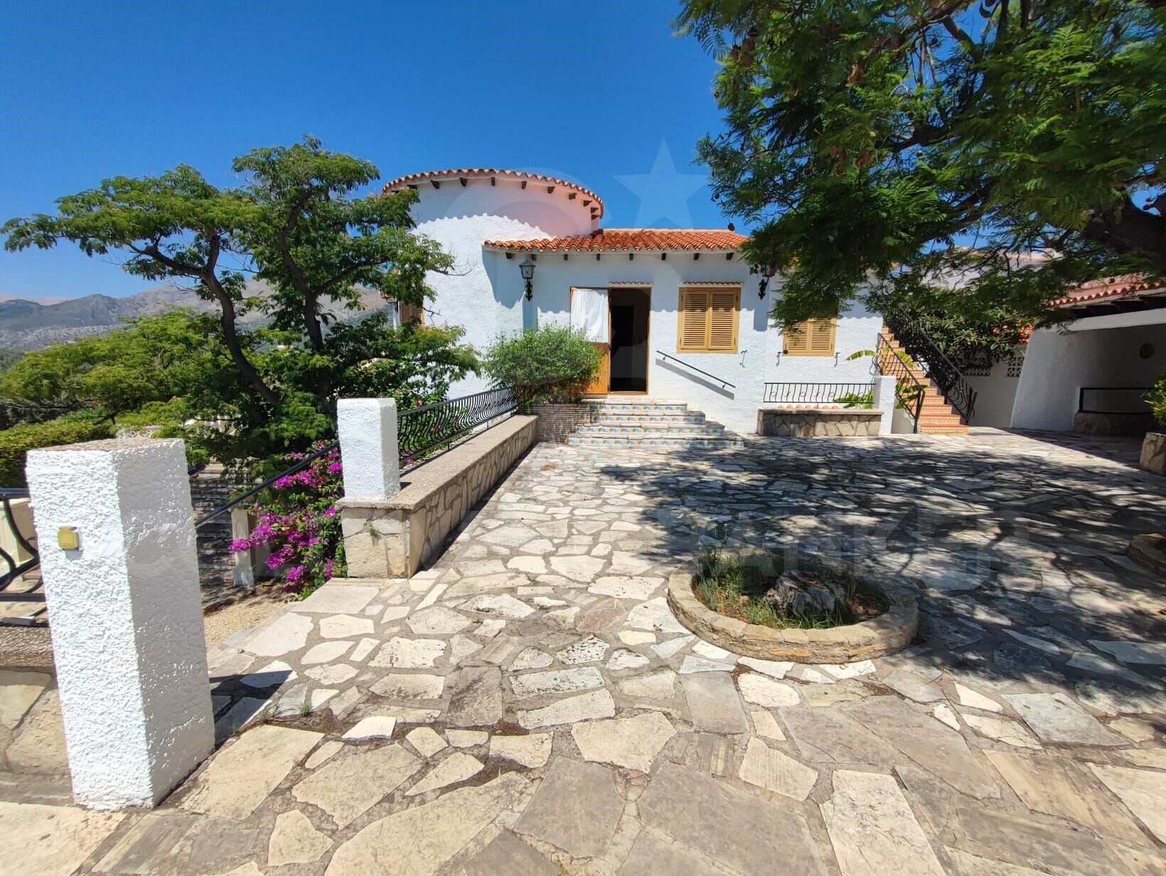 Exclusiva finca en Orba con vistas al mar y a la montaña