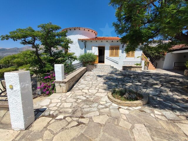 Exclusiva finca en Orba con vistas al mar y a la montaña