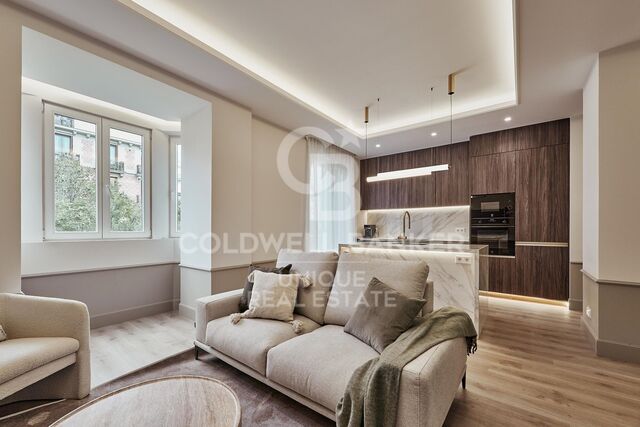 Piso exterior con balcón en Goya, Madrid