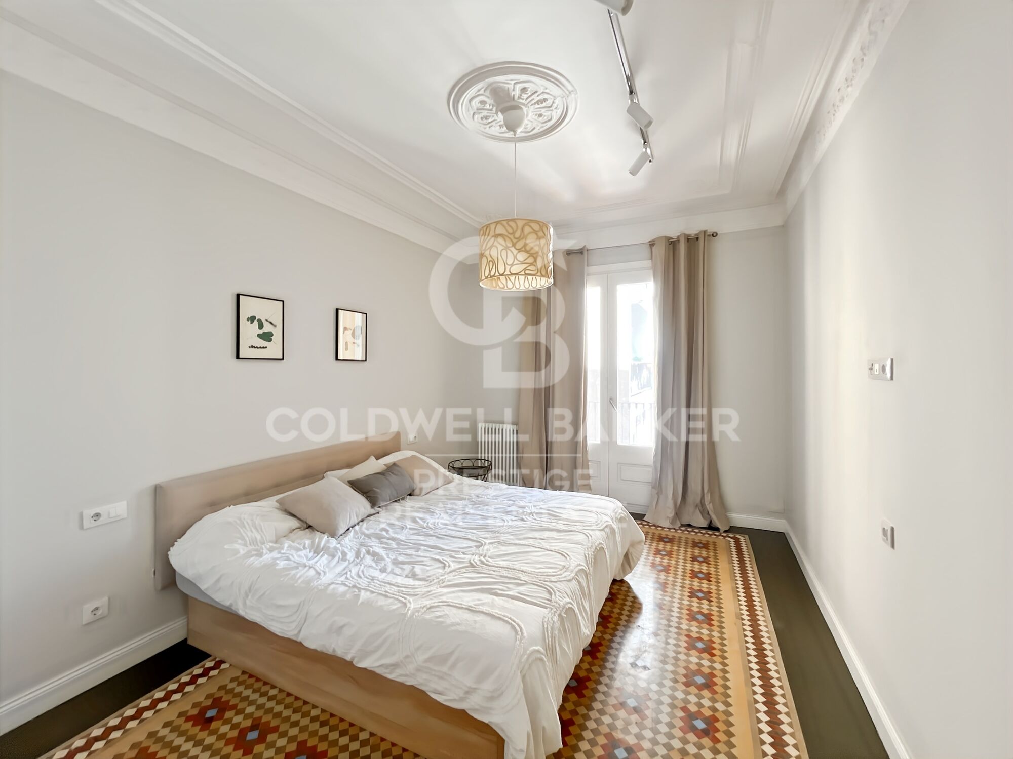 Renovated apartment for sale in Eixample Derecho with terrace,Barcelona