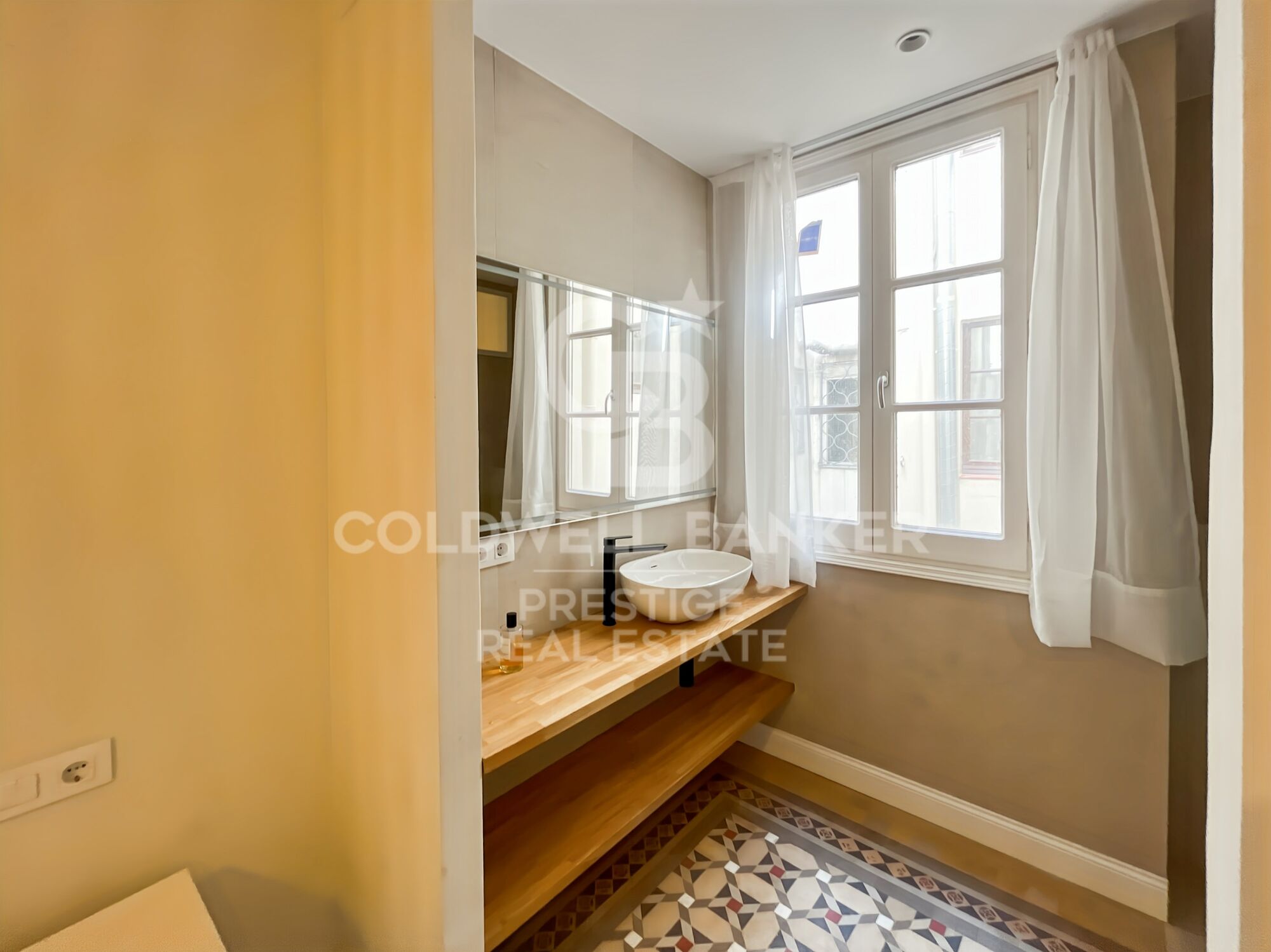 Renovated apartment for sale in Eixample Derecho with terrace,Barcelona