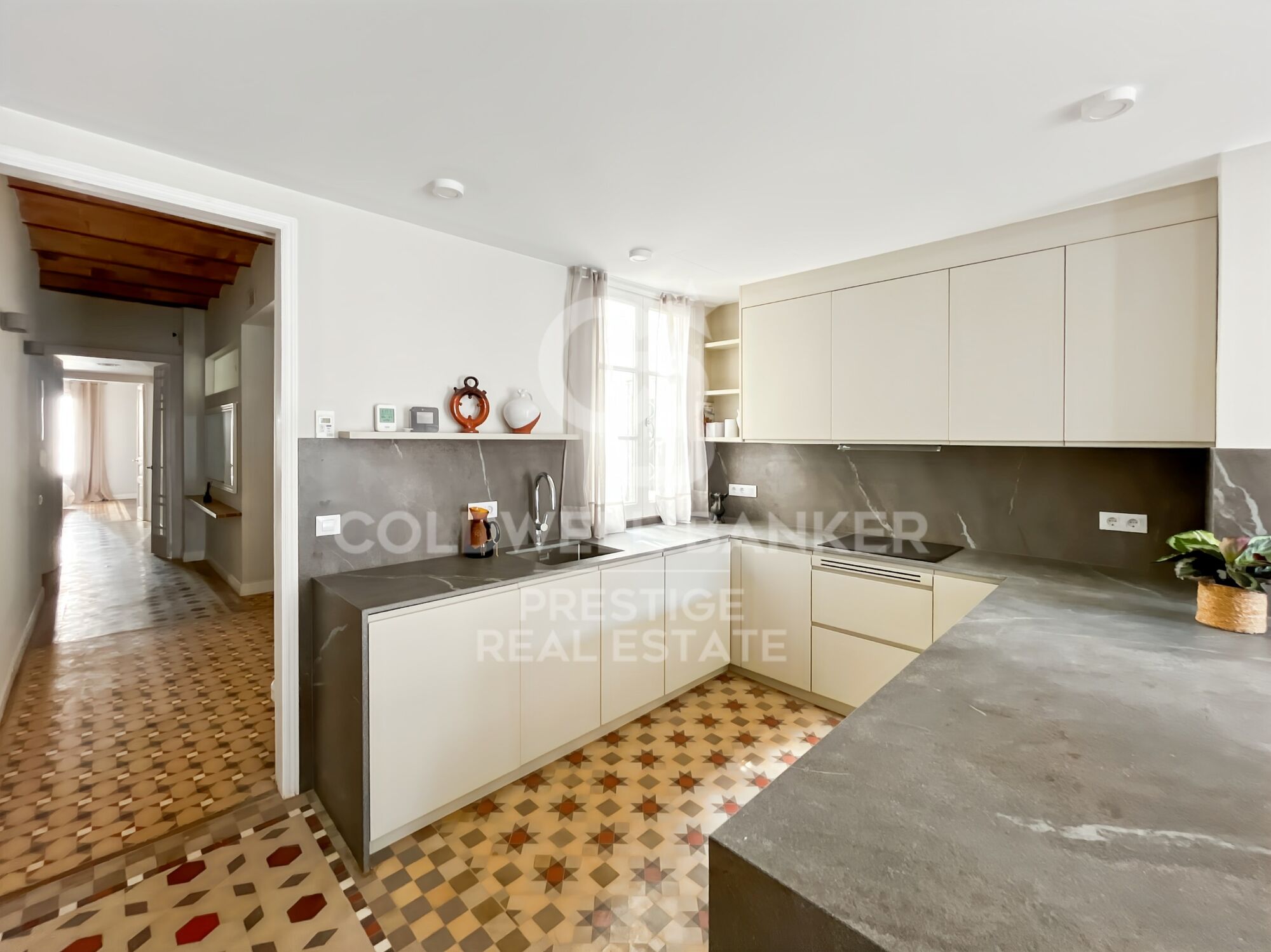 Renovated apartment for sale in Eixample Derecho with terrace,Barcelona