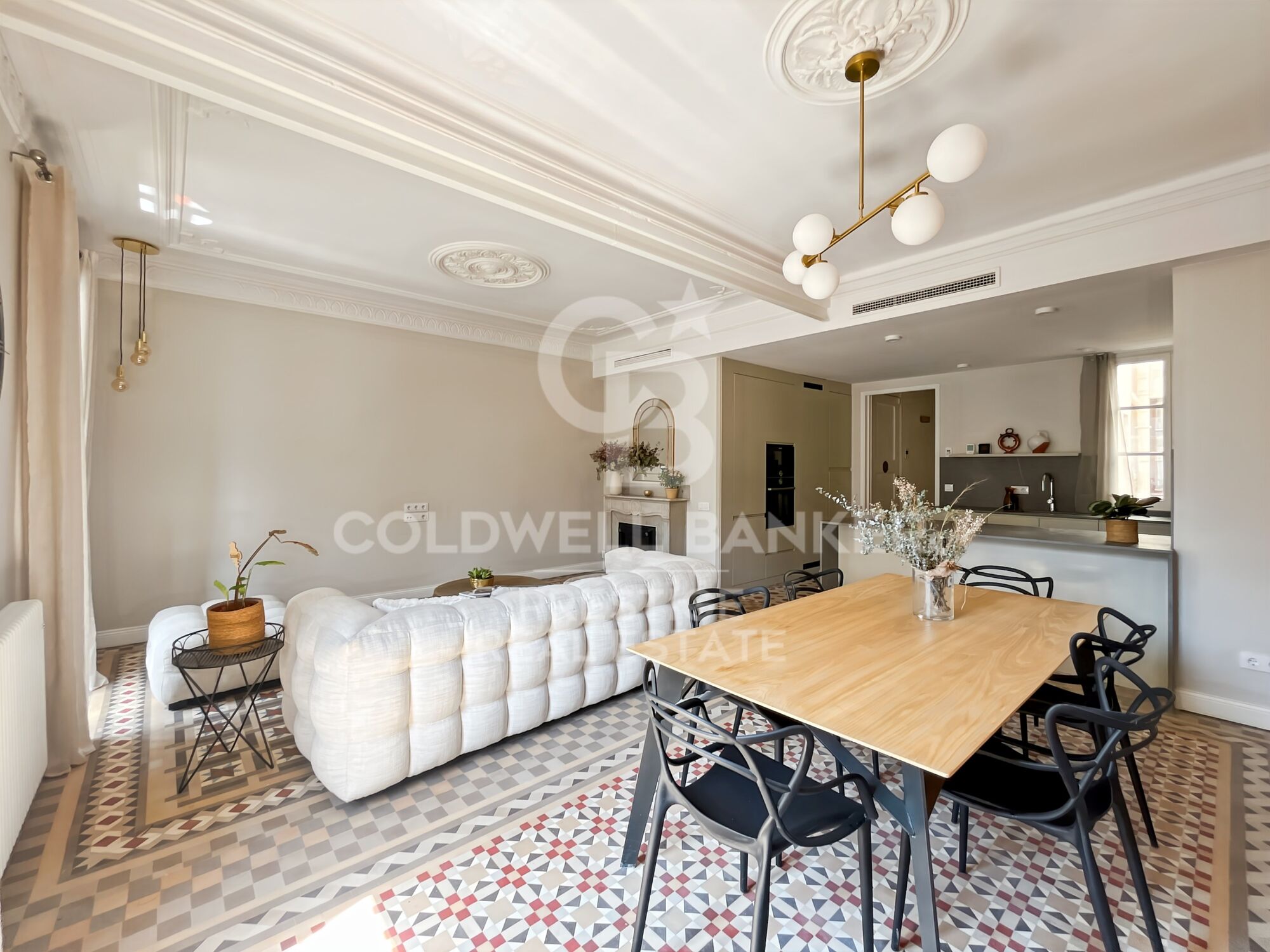Renovated apartment for sale in Eixample Derecho with terrace,Barcelona