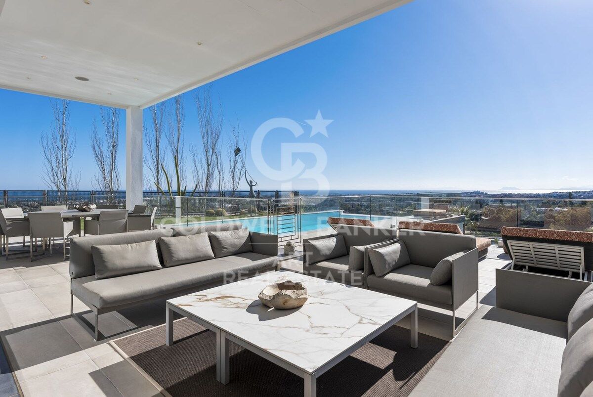 Elegante Villa am Hang mit Panoramablick auf das Meer in El Herrojo, La Quinta