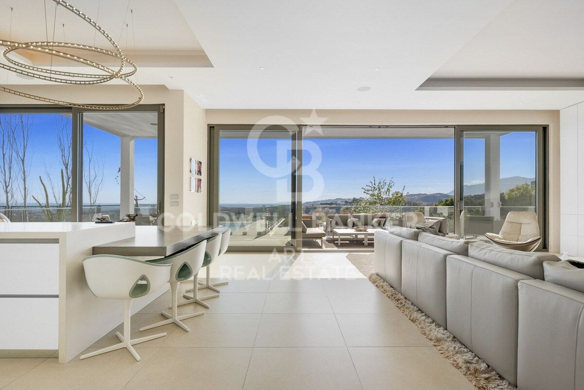 Elegante Villa am Hang mit Panoramablick auf das Meer in El Herrojo, La Quinta