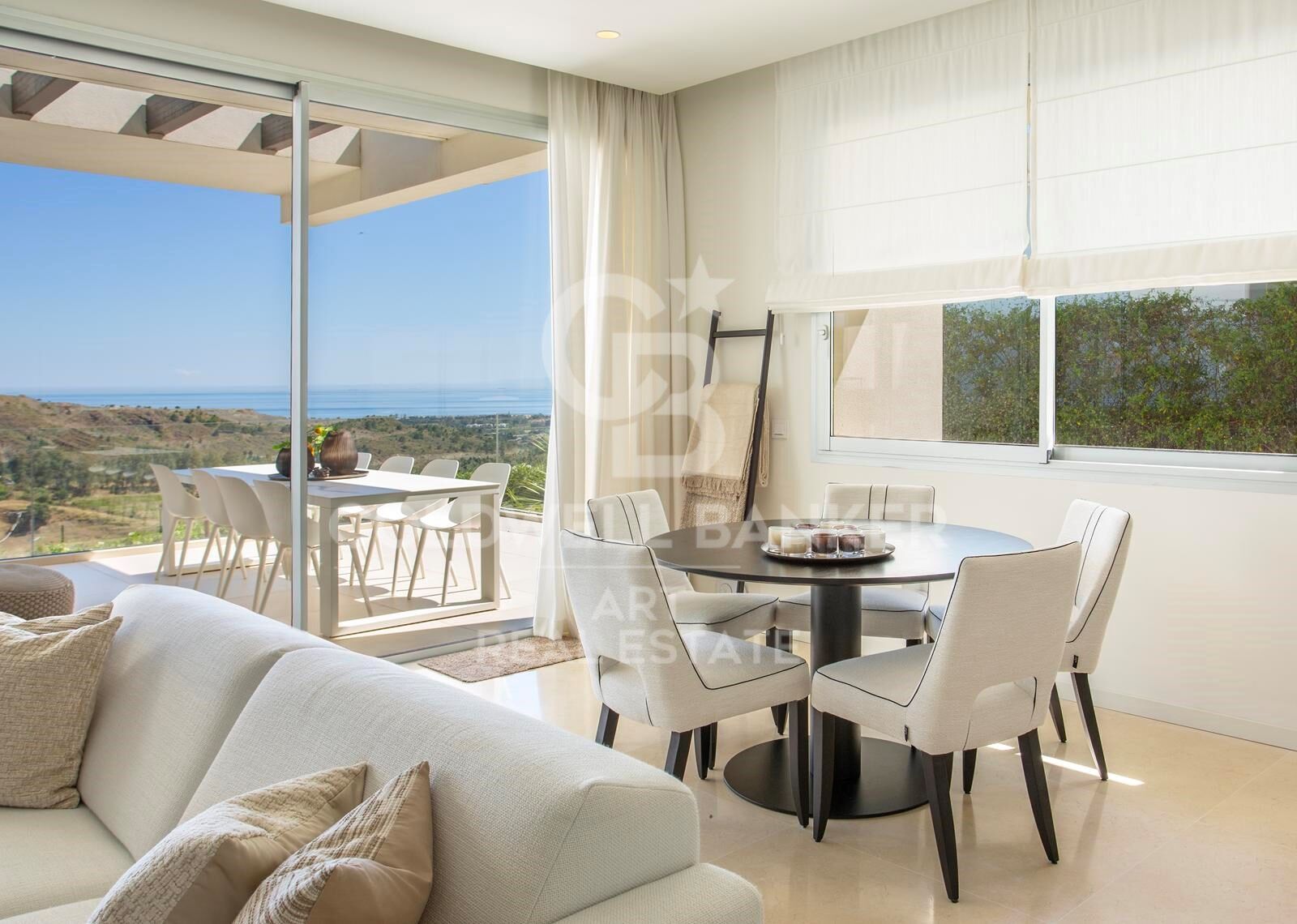 Stunning apartment with panoramic sea views in Marbella Club Hills, Benahavís