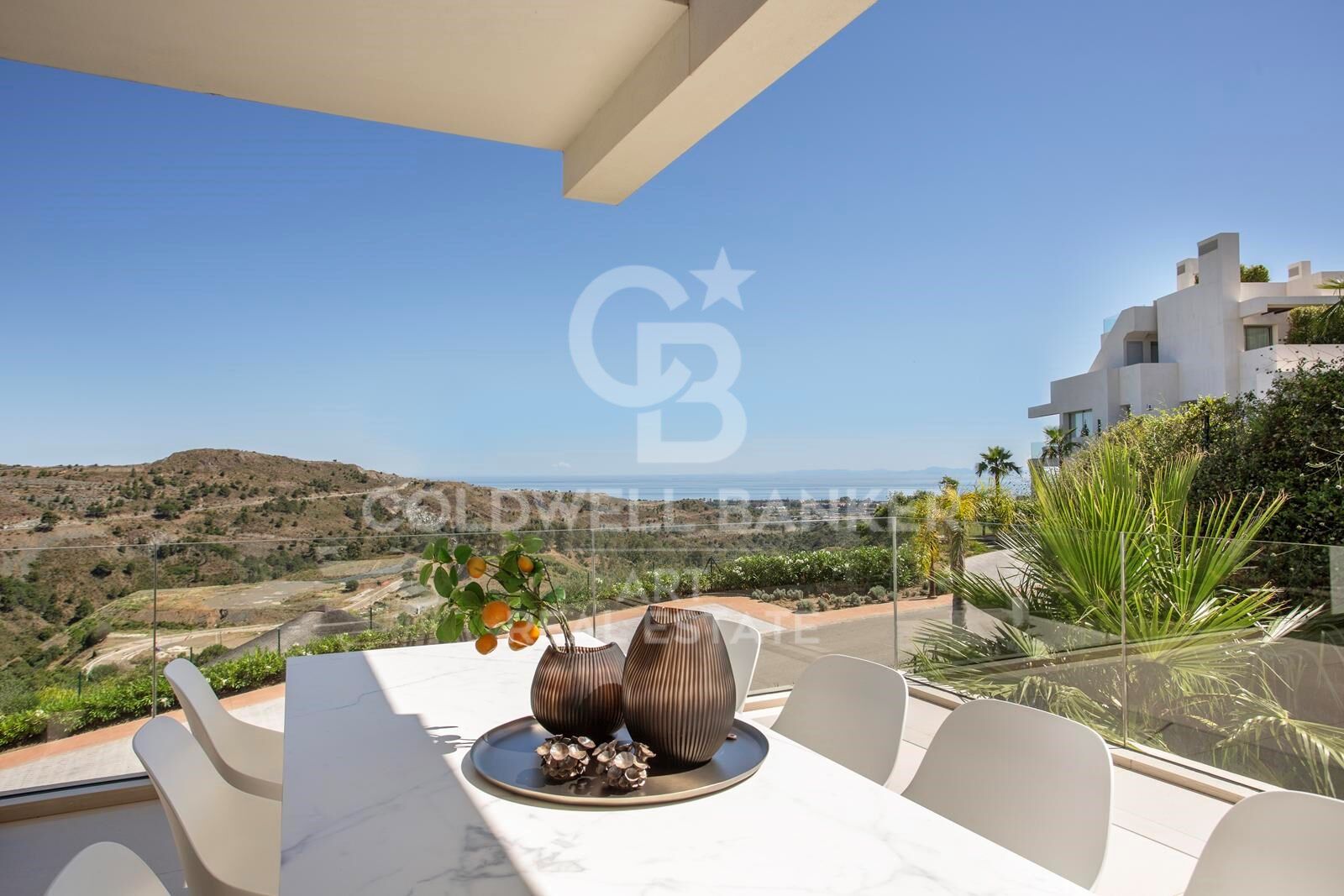 Stunning apartment with panoramic sea views in Marbella Club Hills, Benahavís