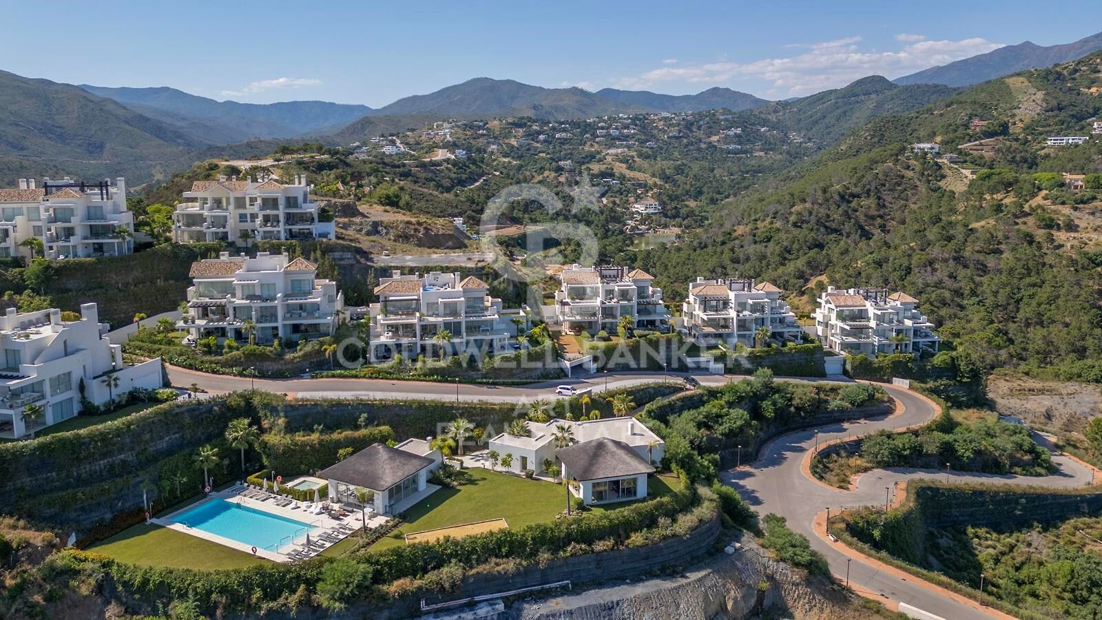 Stunning apartment with panoramic sea views in Marbella Club Hills, Benahavís