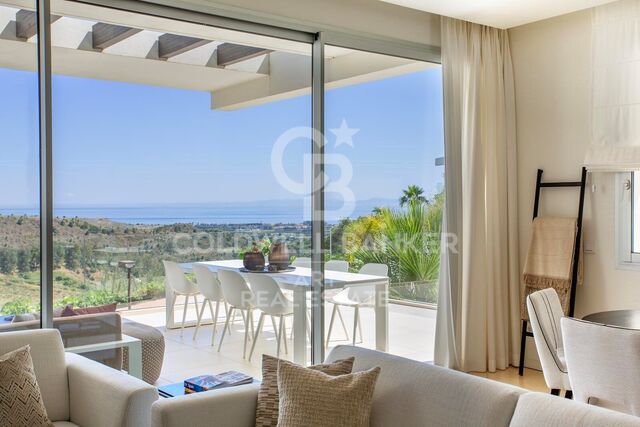 Atemberaubende Wohnung mit Panoramablick auf das Meer in Marbella Club Hills, Benahavís