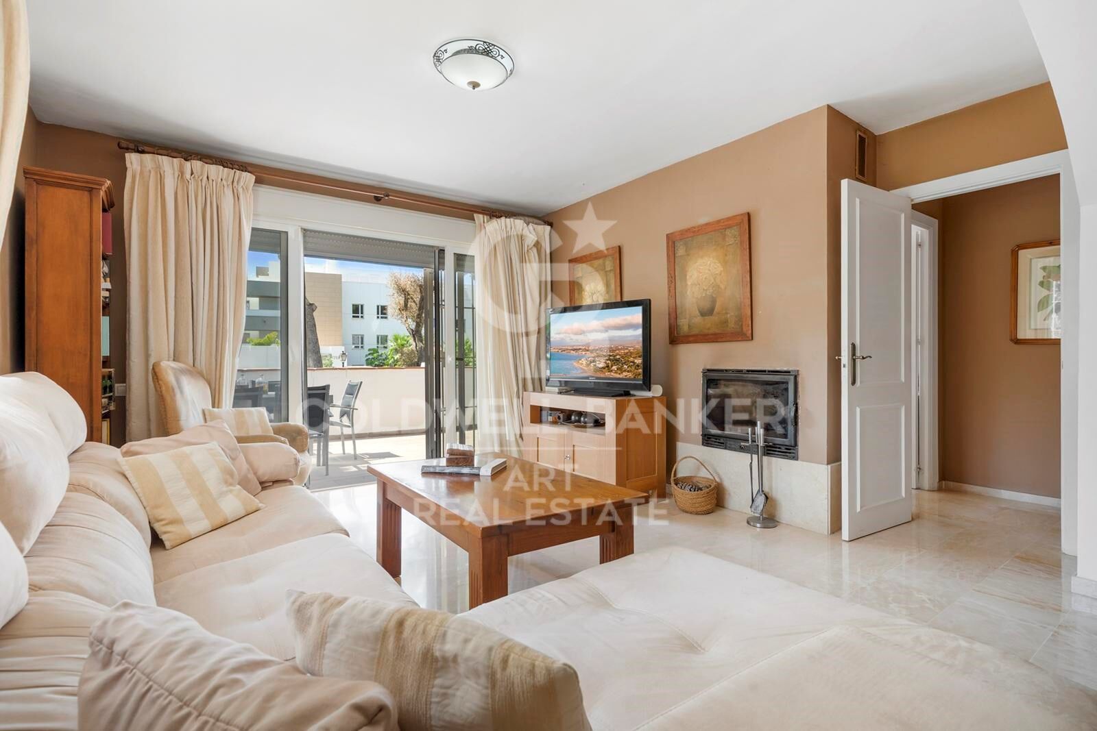 Elegant 3-Bedroom Apartment Just Steps from Puerto Banús