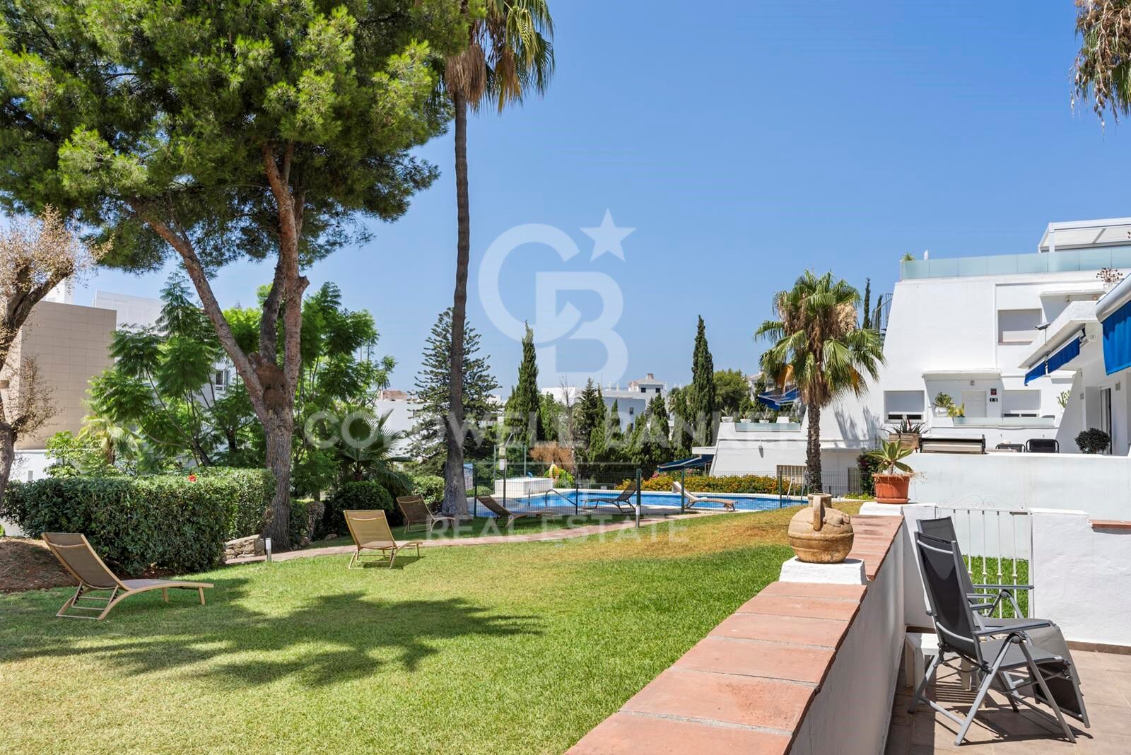 Elegant 3-Bedroom Apartment Just Steps from Puerto Banús