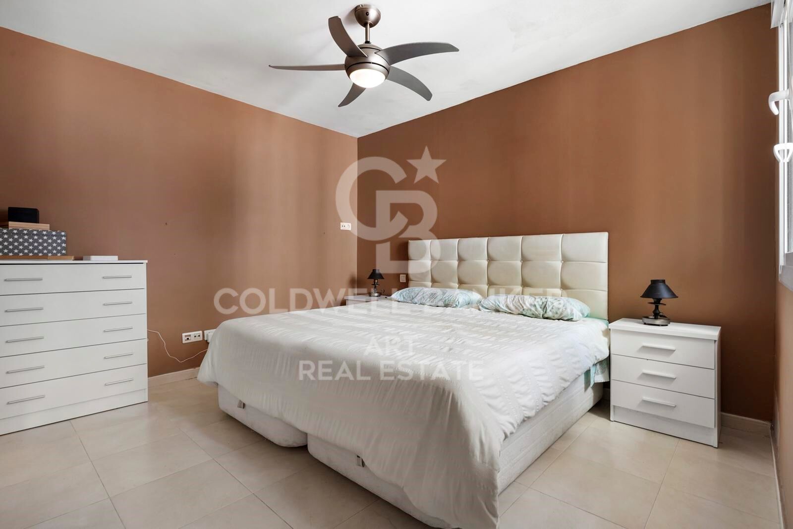 Elegant 3-Bedroom Apartment Just Steps from Puerto Banús