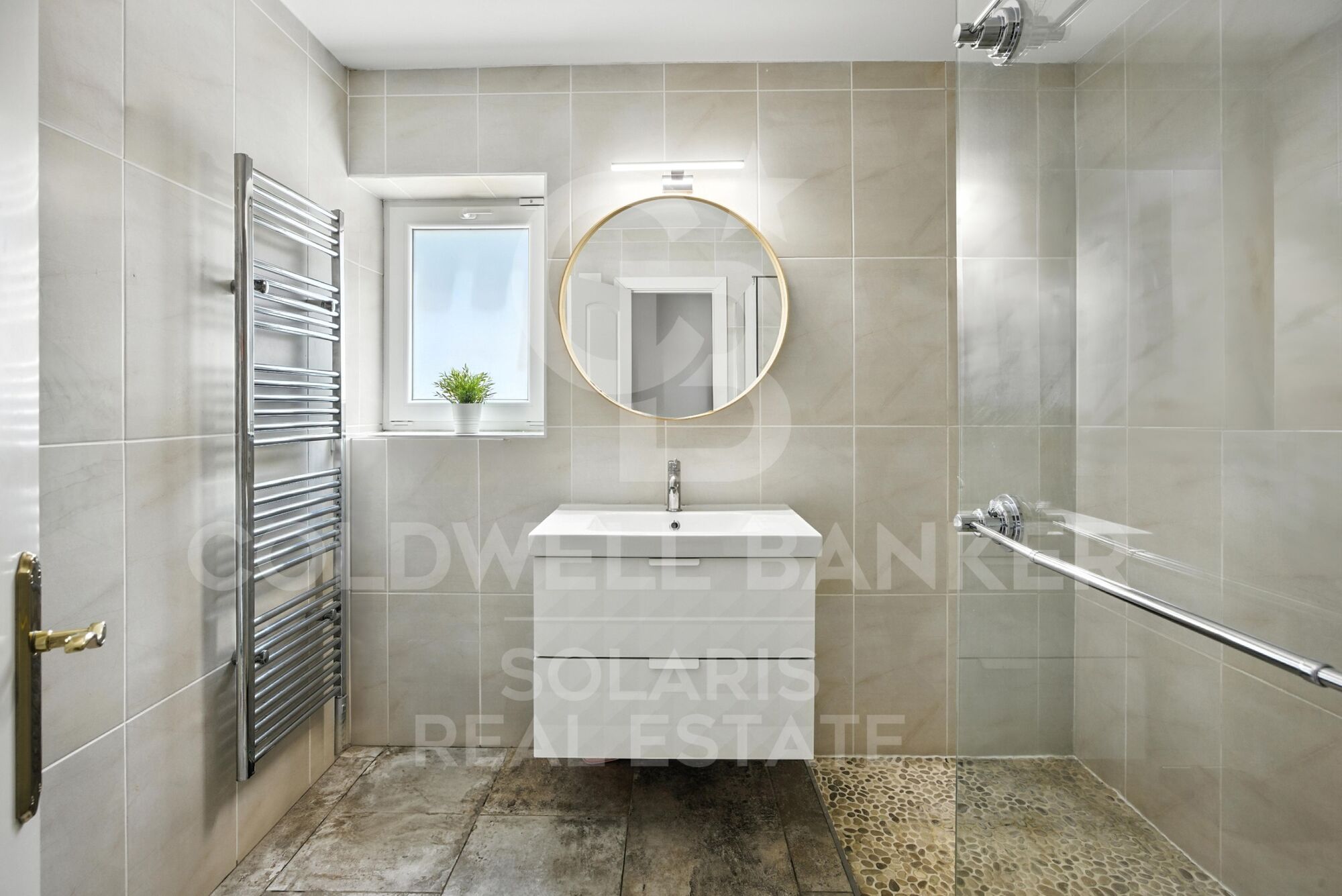 Spacious Renovated Villa with Separate Apartment, Pool, Solar Power & Fruit Garden