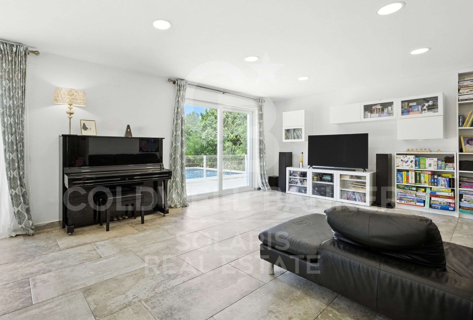 Spacious Renovated Villa with Separate Apartment, Pool, Solar Power & Fruit Garden