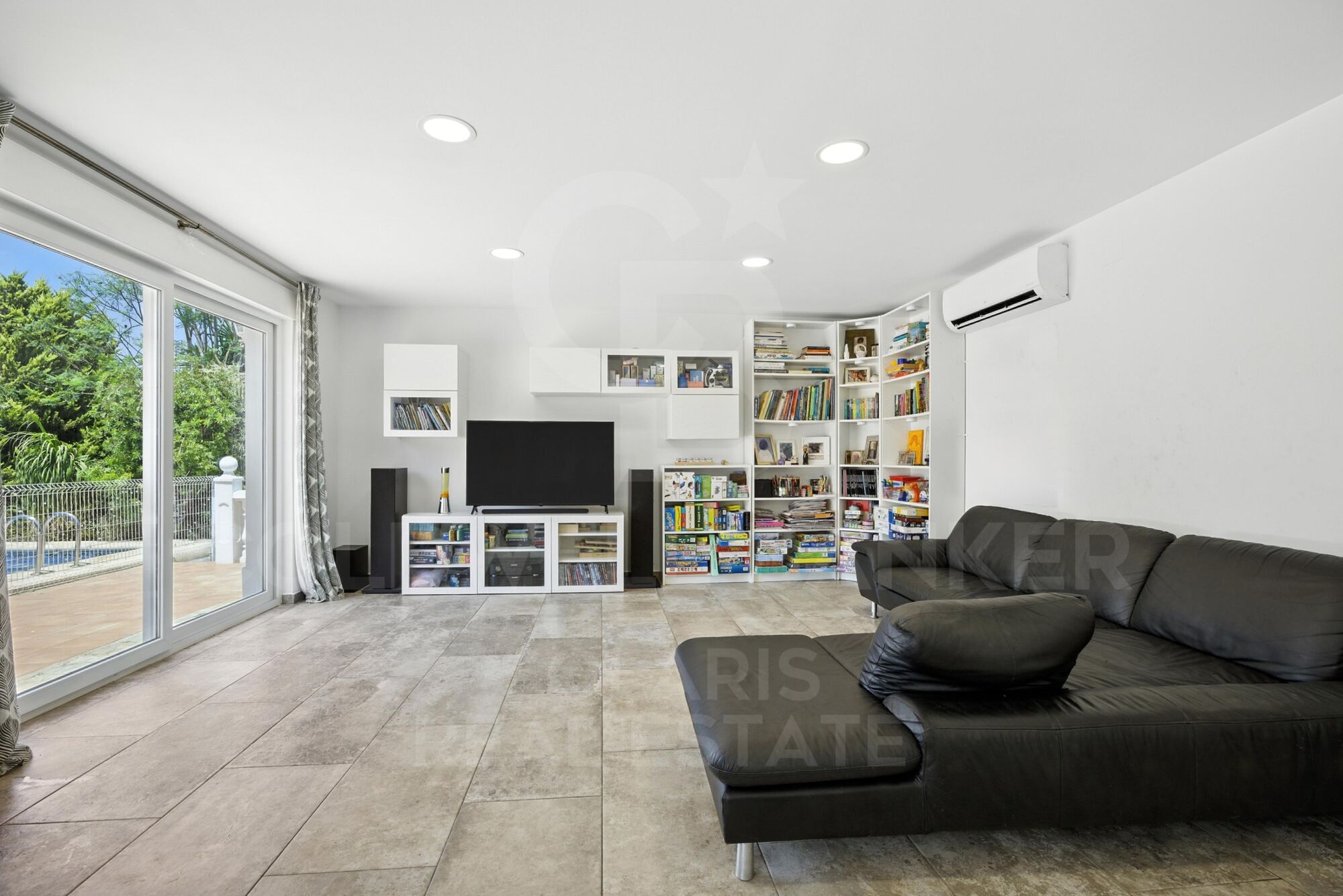 Spacious Renovated Villa with Separate Apartment, Pool, Solar Power & Fruit Garden