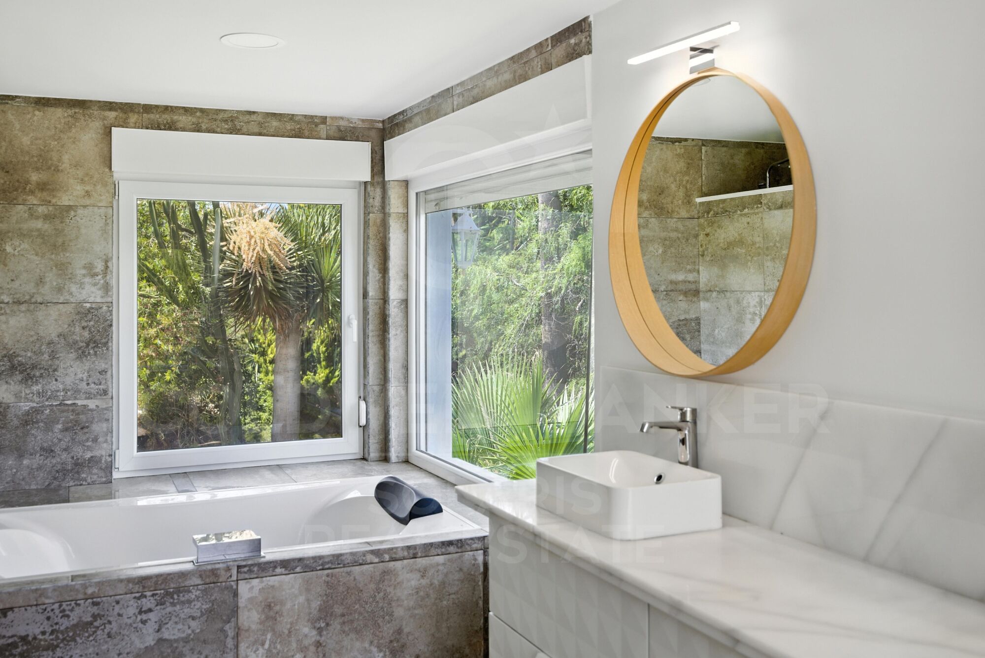 Spacious Renovated Villa with Separate Apartment, Pool, Solar Power & Fruit Garden