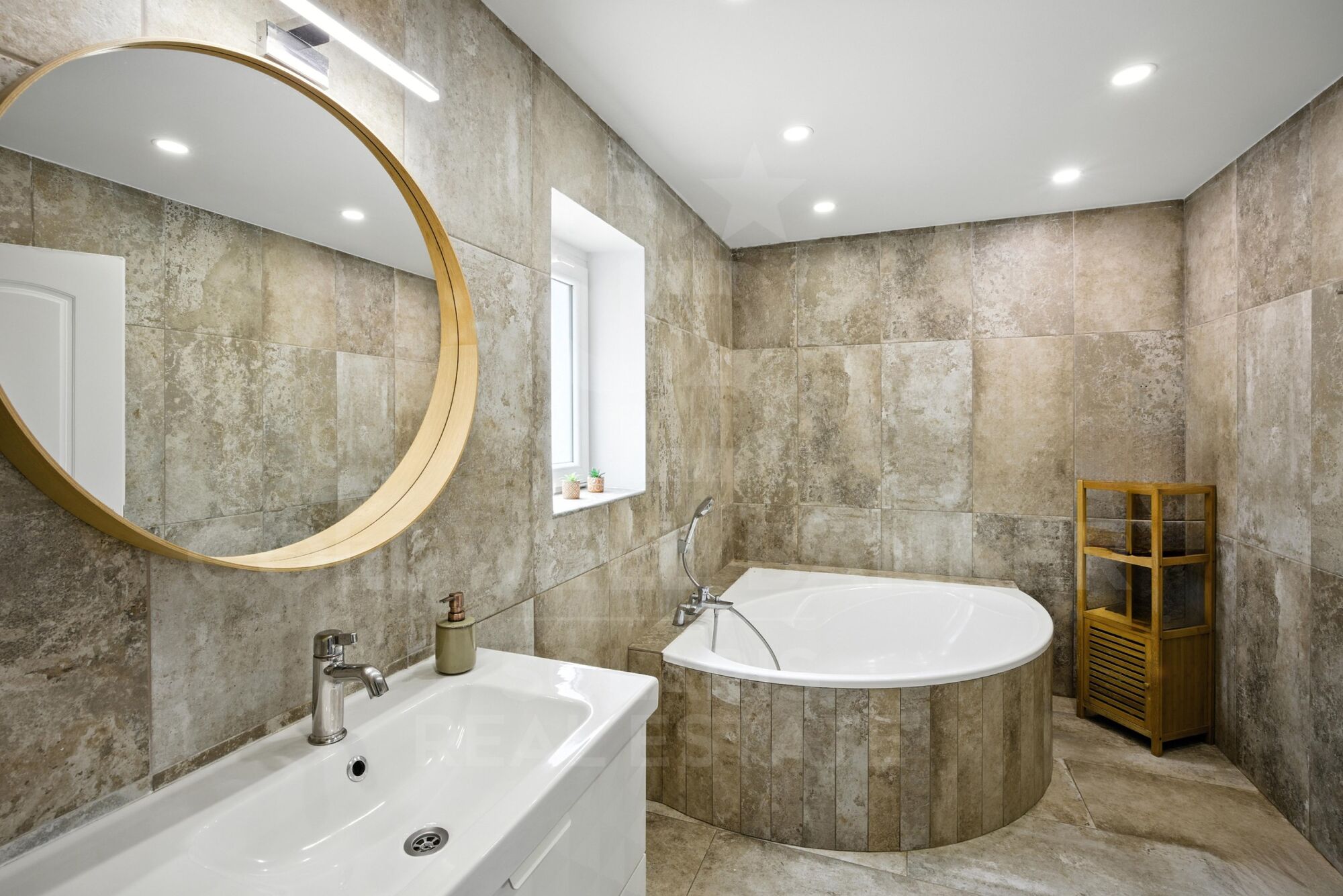 Spacious Renovated Villa with Separate Apartment, Pool, Solar Power & Fruit Garden